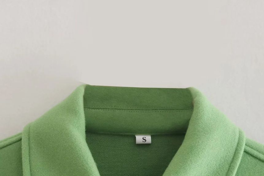 Opuscule - Effen cropped jasje met kraag en knoopsluiting