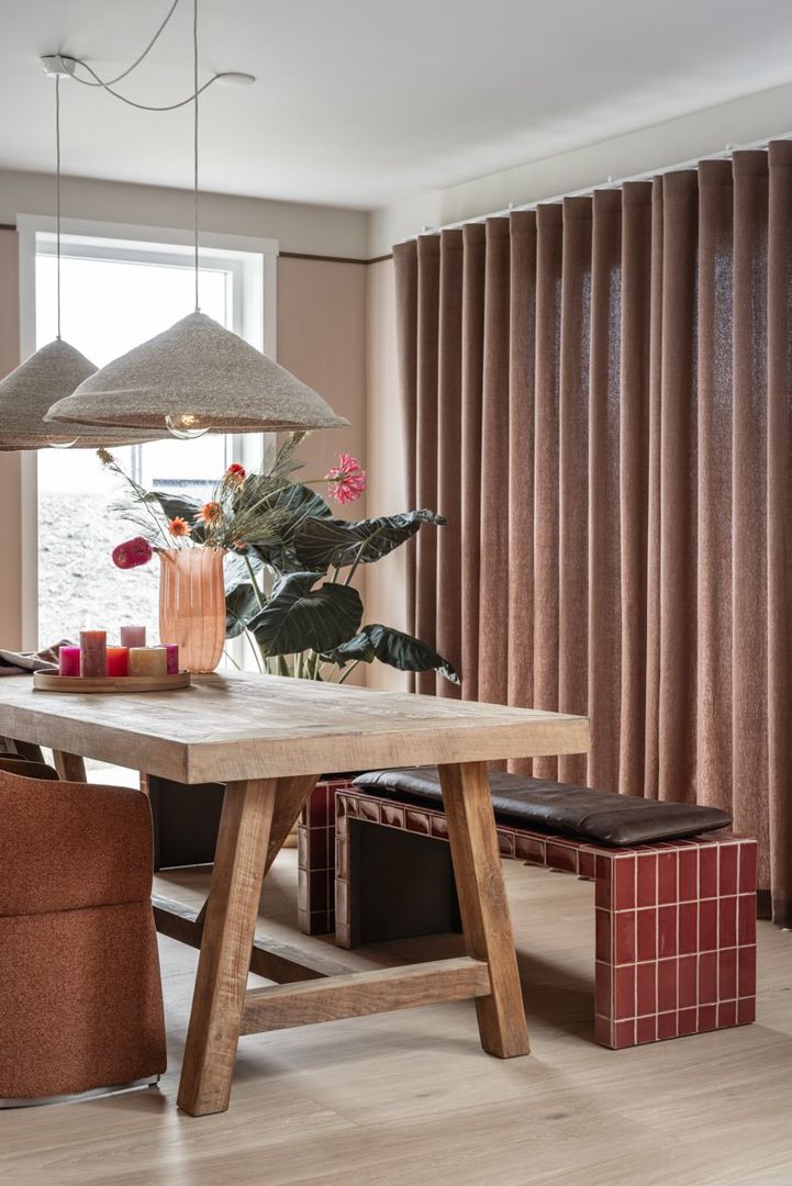 DTP Home Monastery  Eettafel