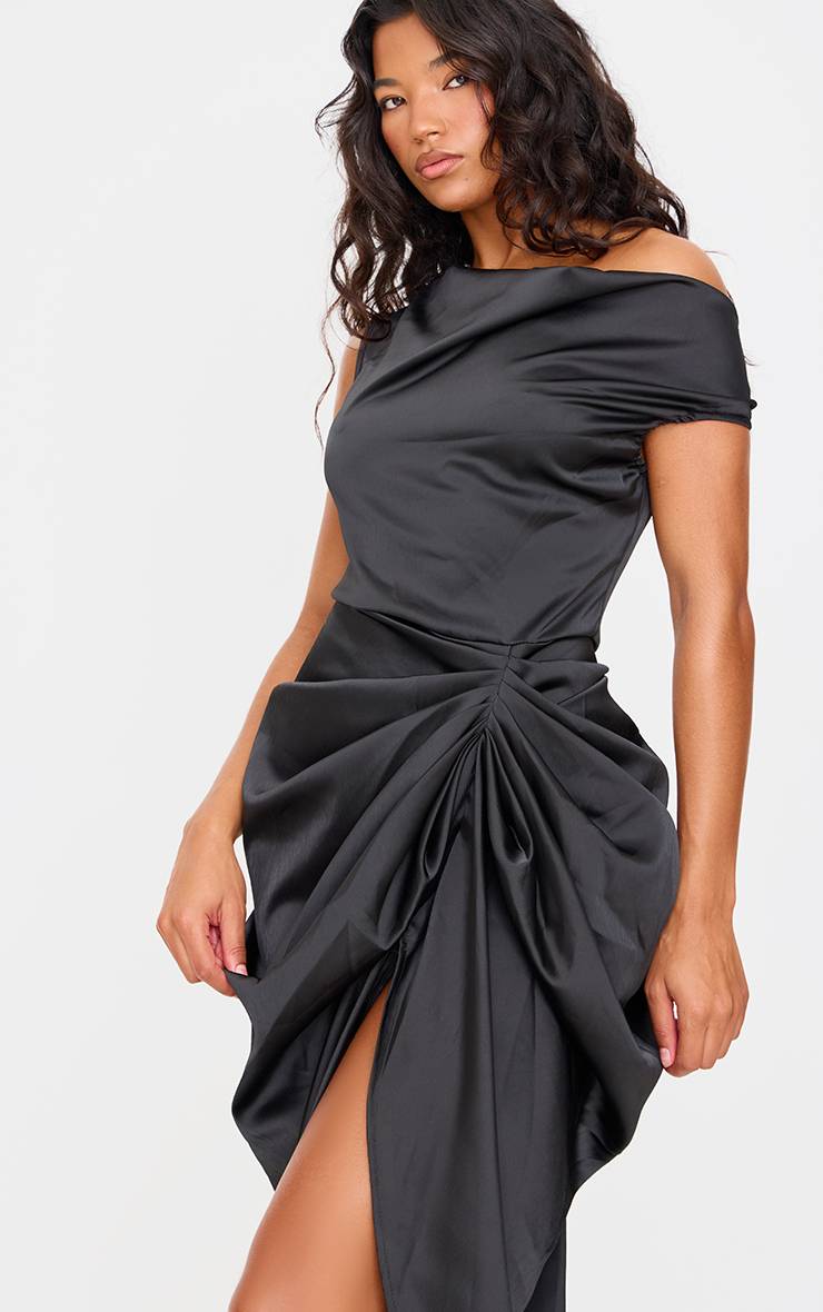 Noir Robe Midi En Satin À Épaules Dénudées Avec Jupe Drapée