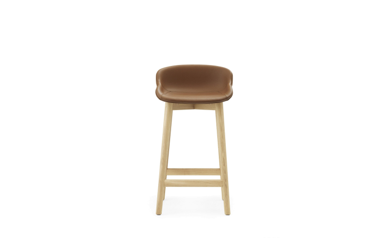 Normann Copenhagen Hyg gestoffeerde barkruk 65cm eiken Ultra Leather Brandy