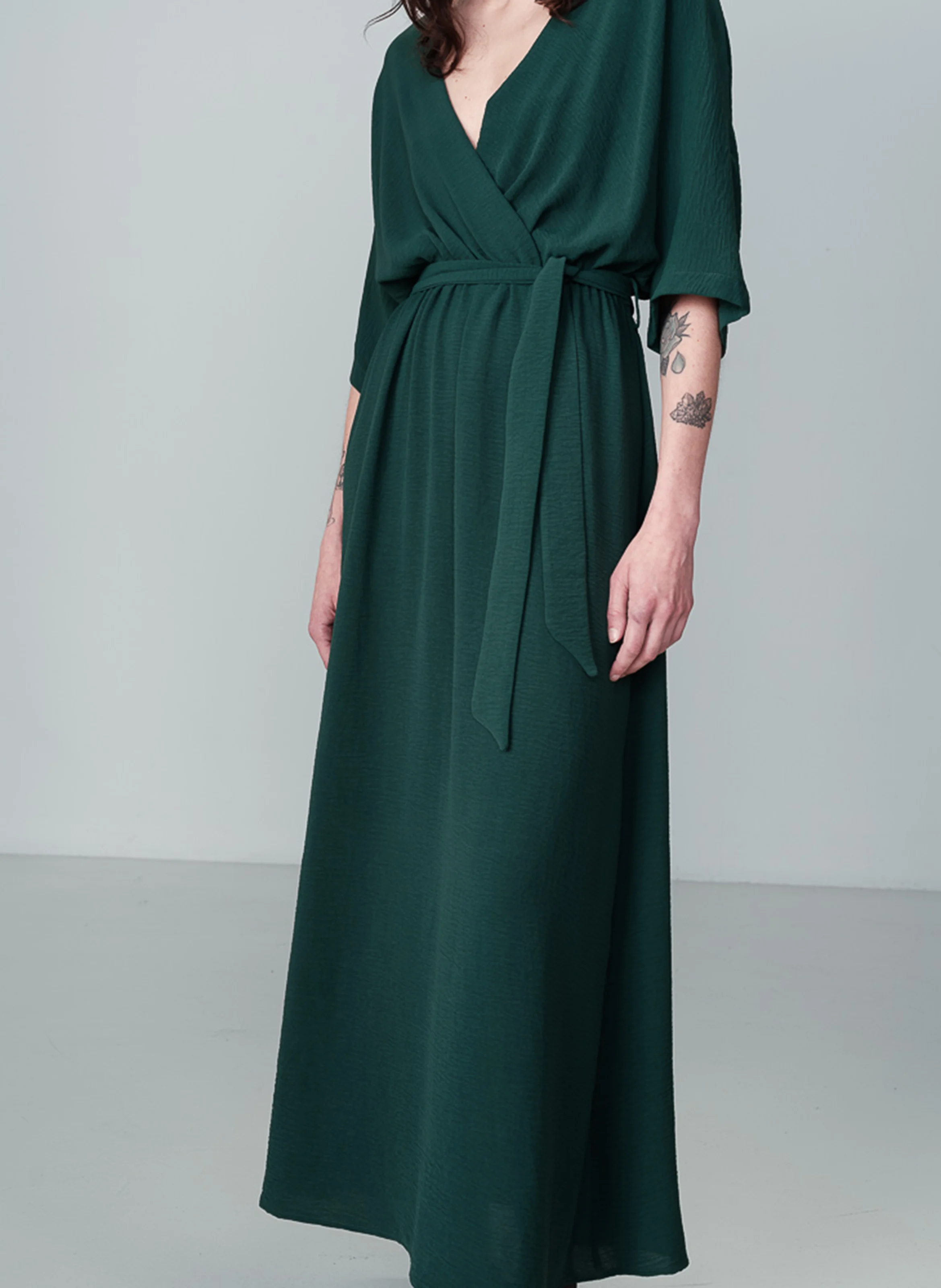 NAYA - Robe longue encolure cache-coeur | Vert