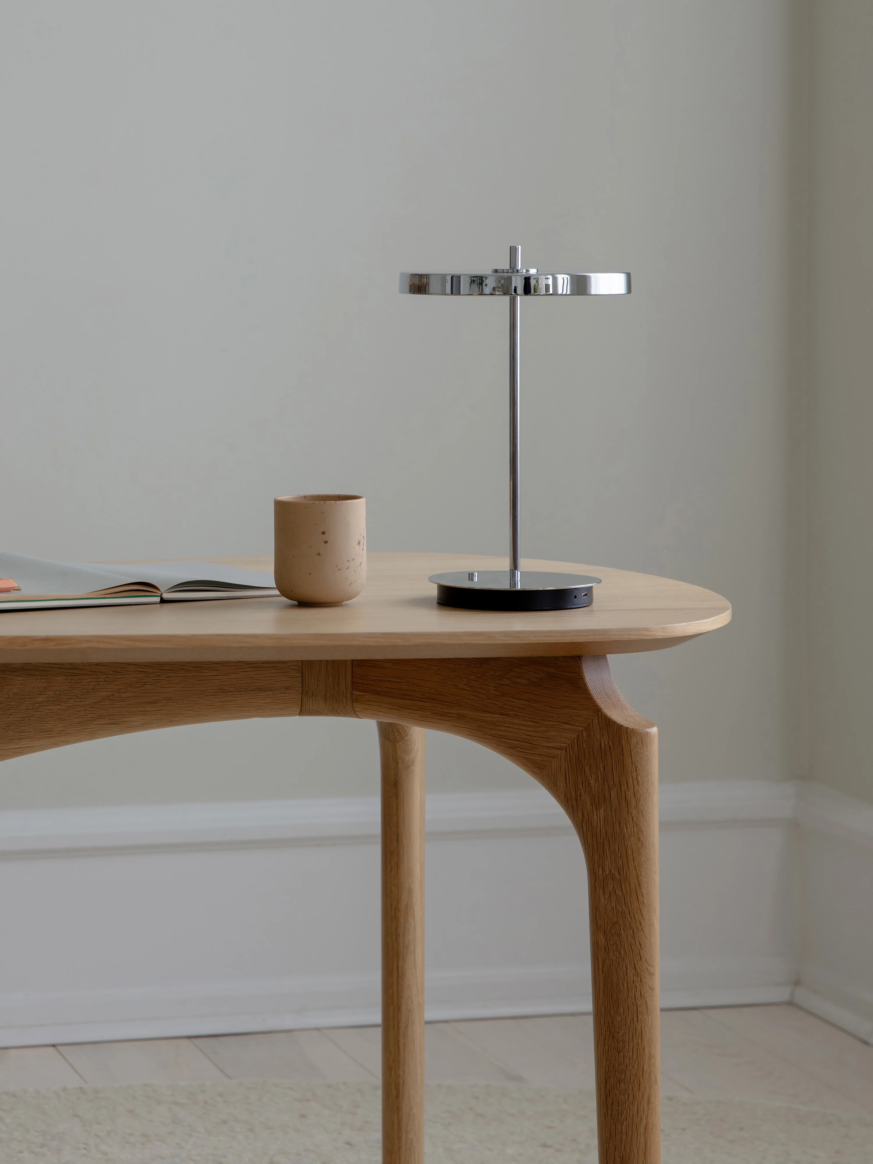 Kleine mobiele dimbare LED-tafellamp Asteria