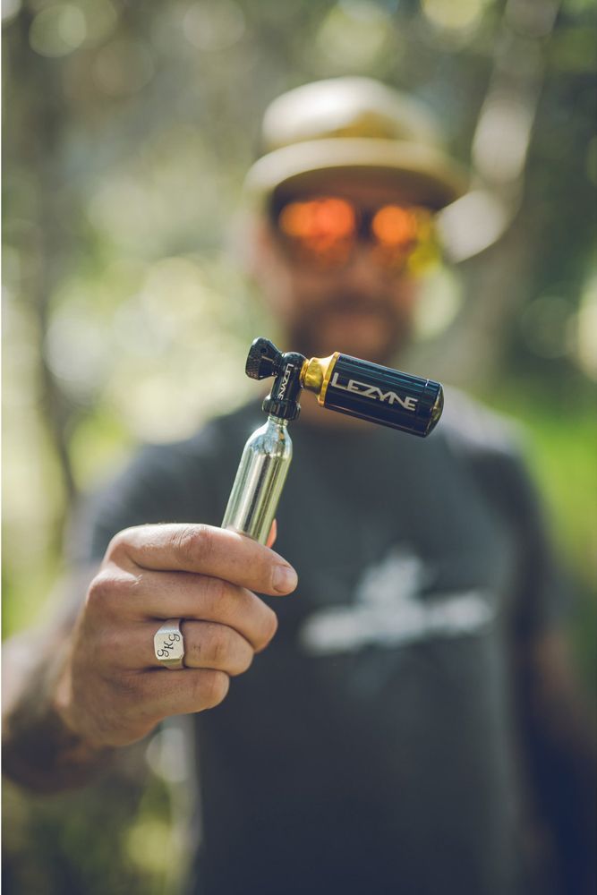 Lezyne Tubeless CO2 Blaster inkl. zwei CO2 Kartuschen kaufen | Bike-Discount