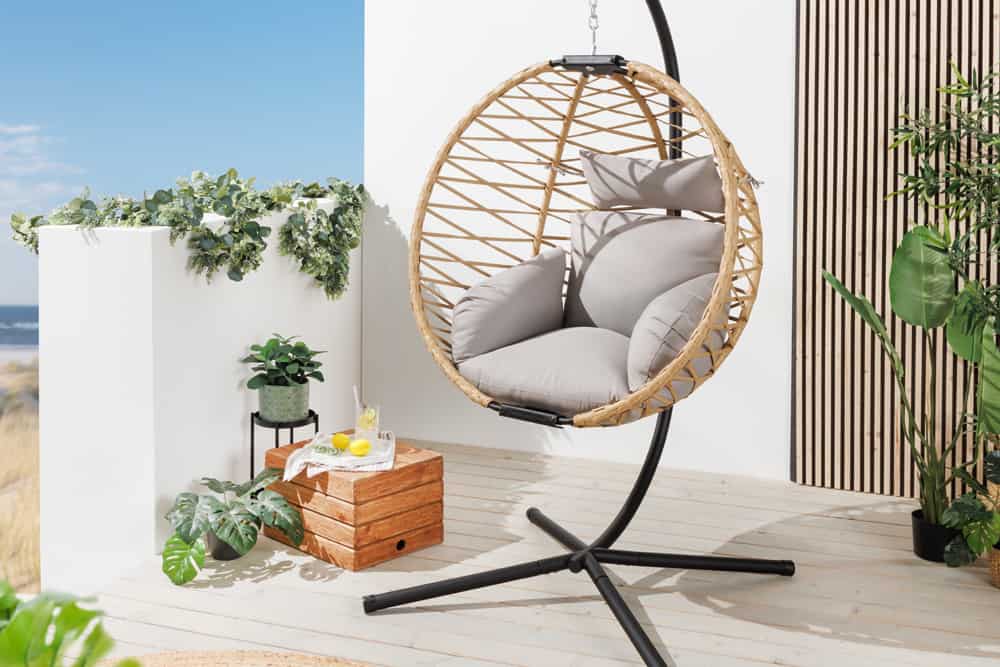 In- und Outdoor Hängesessel IBIZA natur beige Rattan mit Gestell wetterfest inkl. Kissen