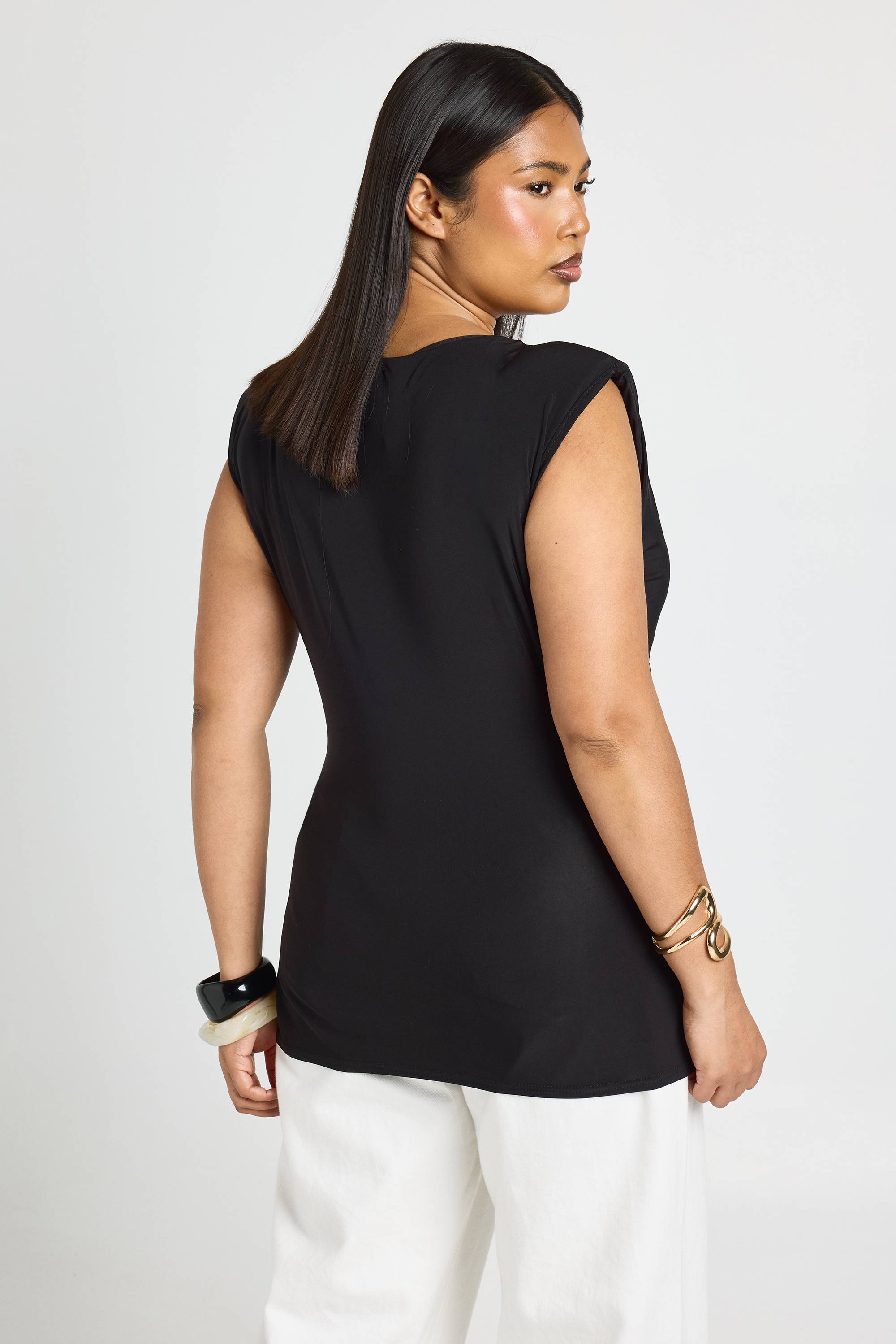 boohoo Haut Grande Taille À Détail Drapé Et Garniture