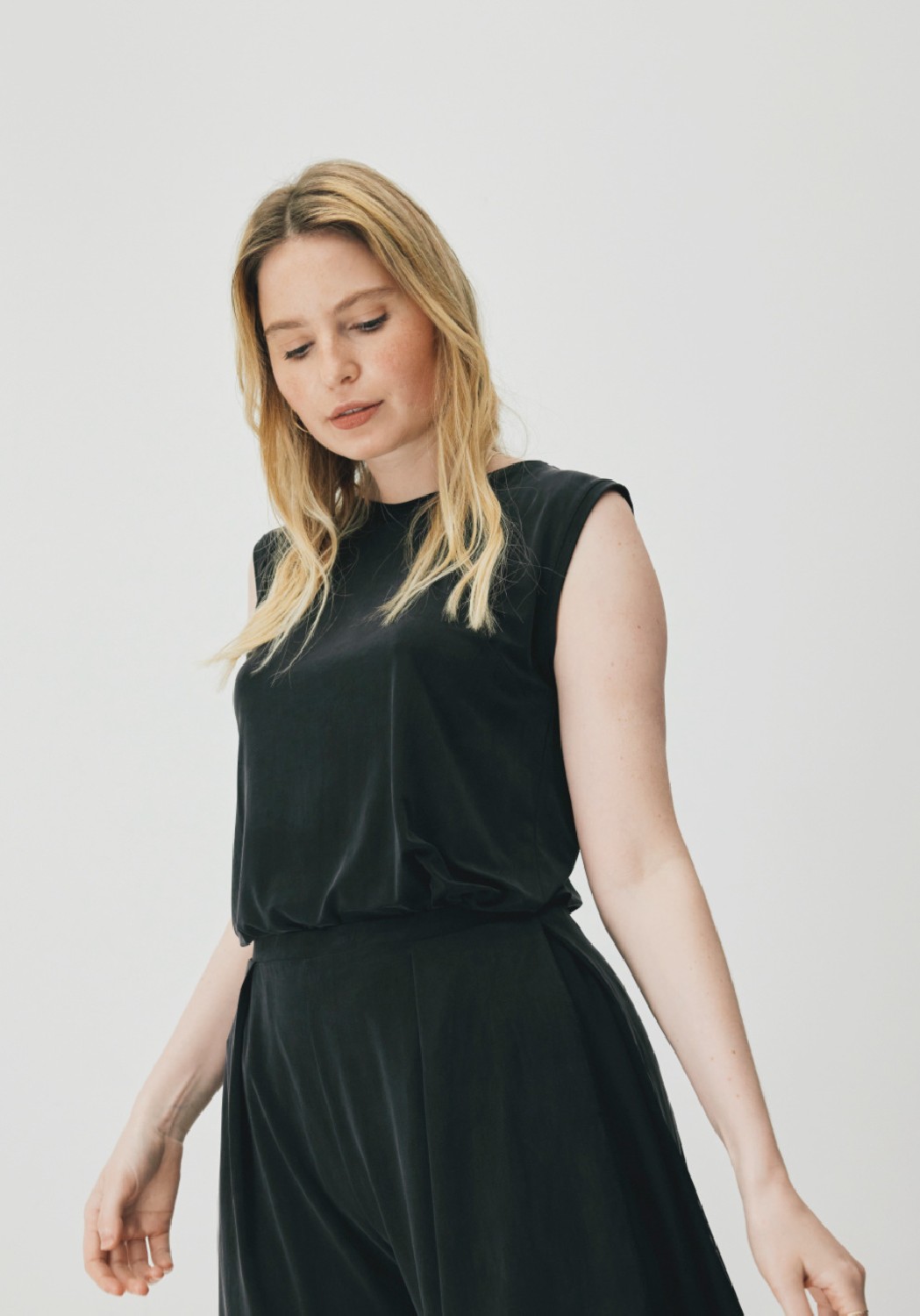Moya Kala Top Sleeveless Graphite