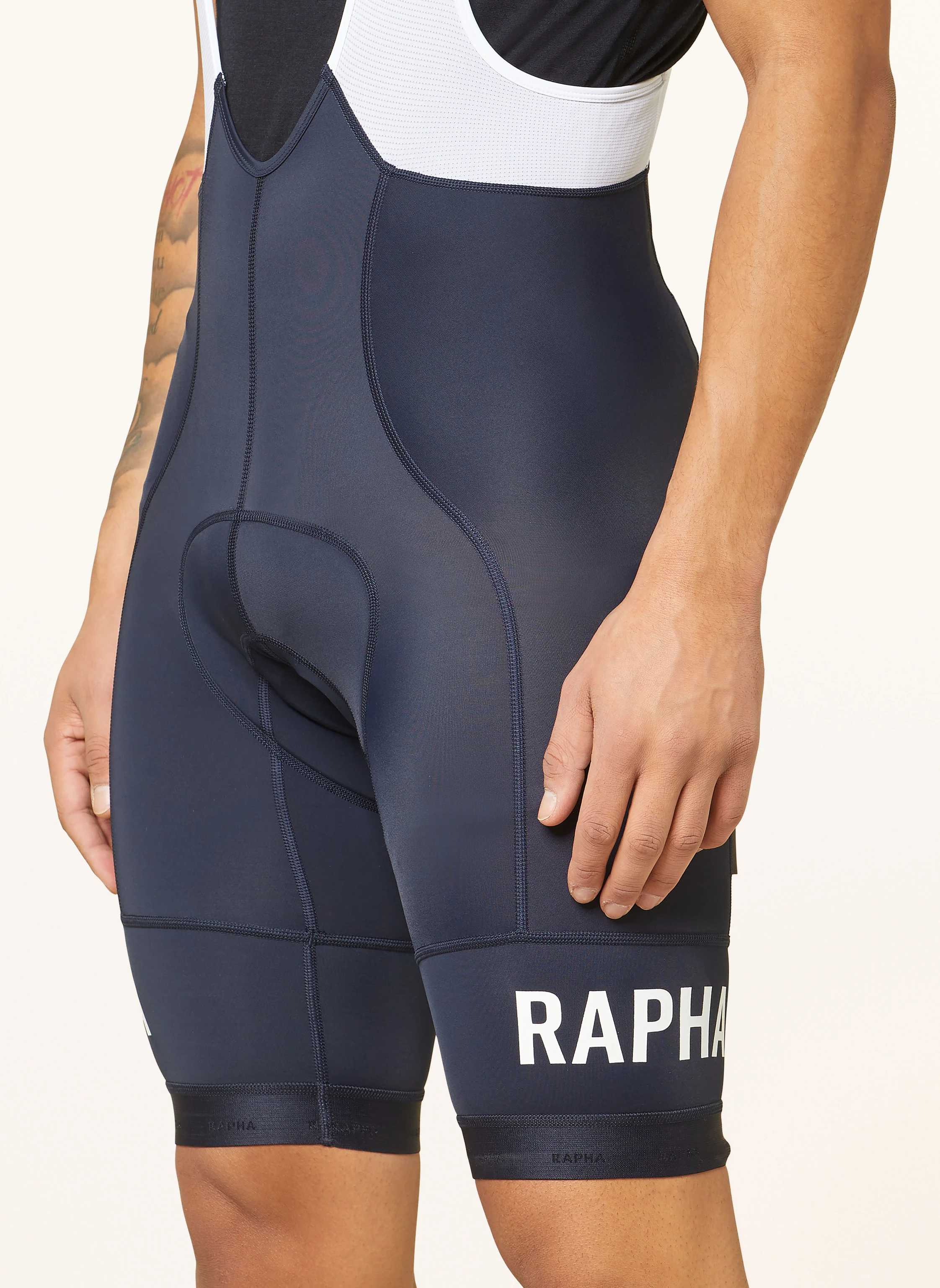 Rapha Radhose PRO TEAM TRAINING BIB mit Trägern und gepolstertem Einsatz