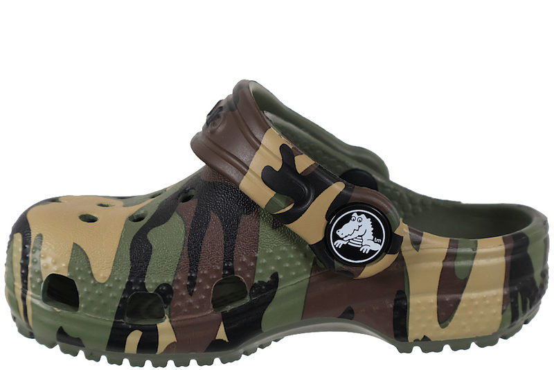CROCS CLASSIC CAMOFLAGE CLOGS I ARMYGRØNT GUMMI