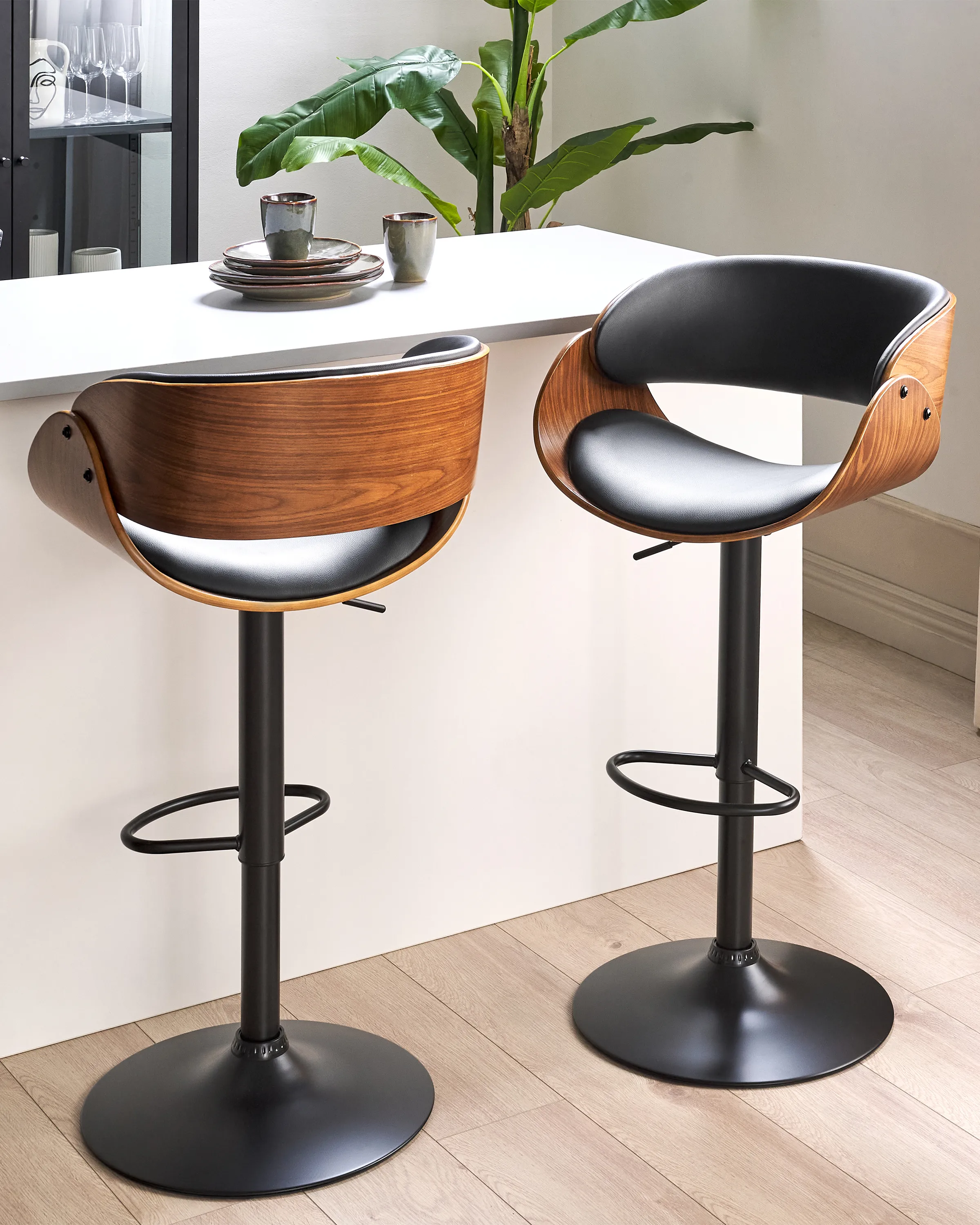 Set van 2 barstoelen BAKU II Kunstleer draaibaar Zwart