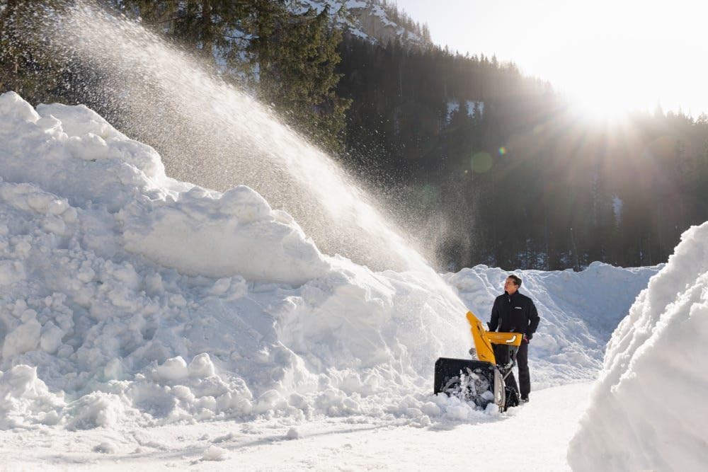 STIGA ST 6272 P TRAC Raupen-Schneefräse, Benzinmotor, 72cm Räumbreite, Scheinwerfer