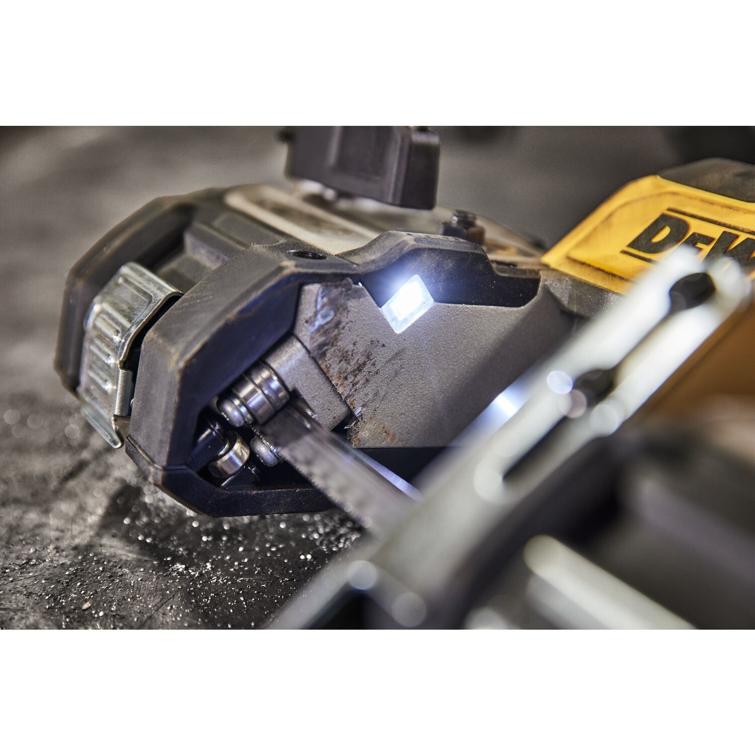 DeWALT DCS378N Accu middelgrote bandzaag 18V XR Basic Body