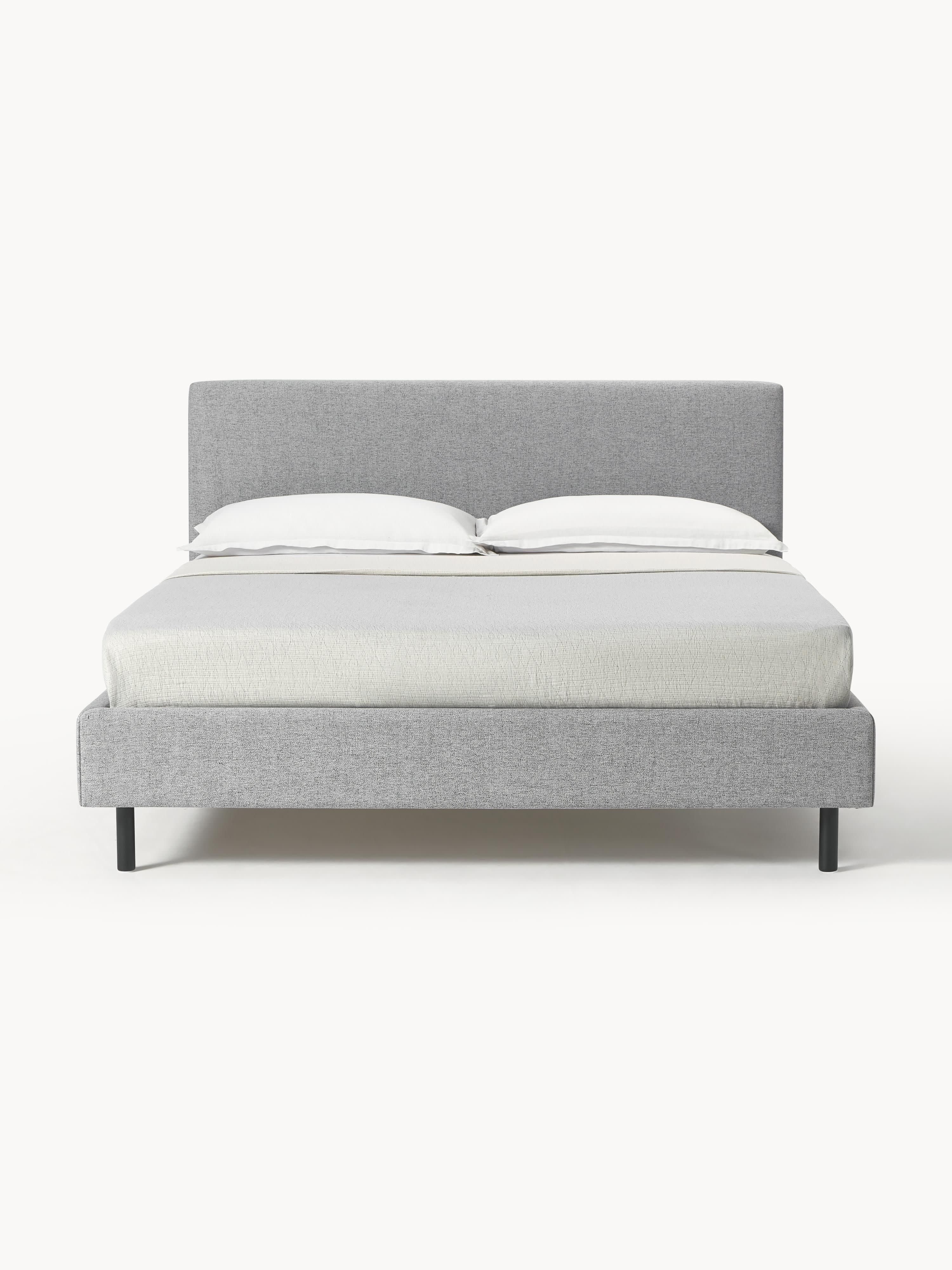 Gestoffeerd bed Giulia met houten poten