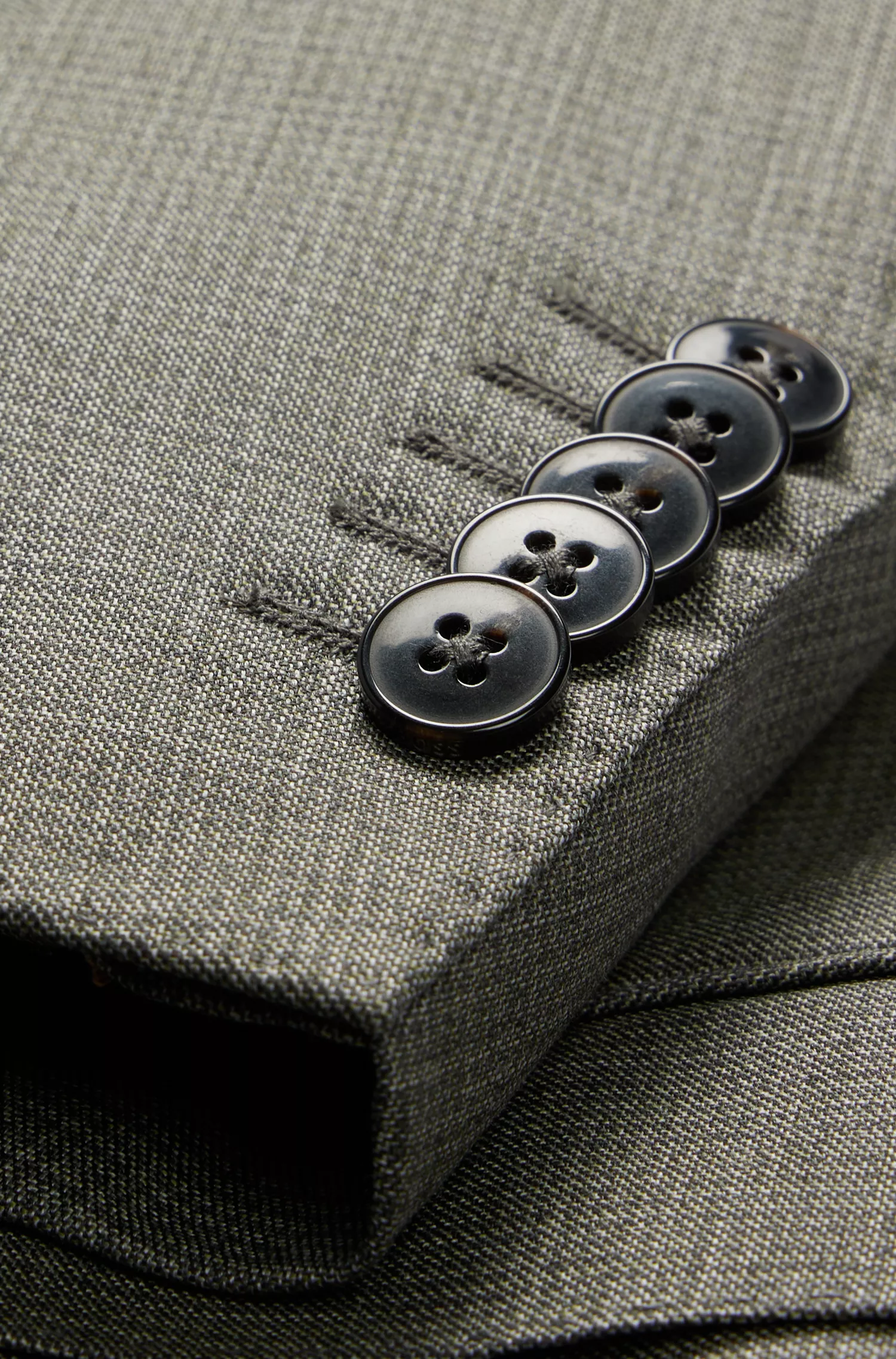Terno BOSS Camel Slim-fit em lã virgem com microestampa.