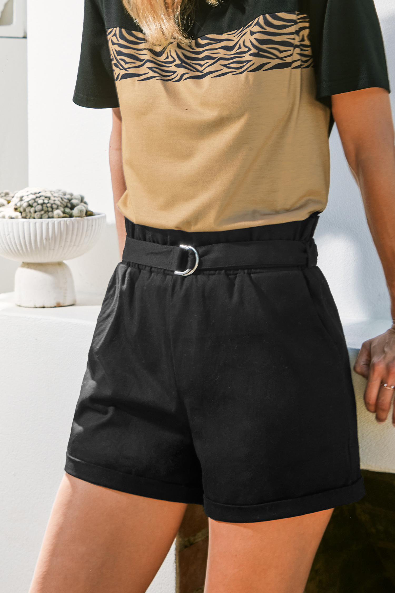 Short à poches avec ceinture noir