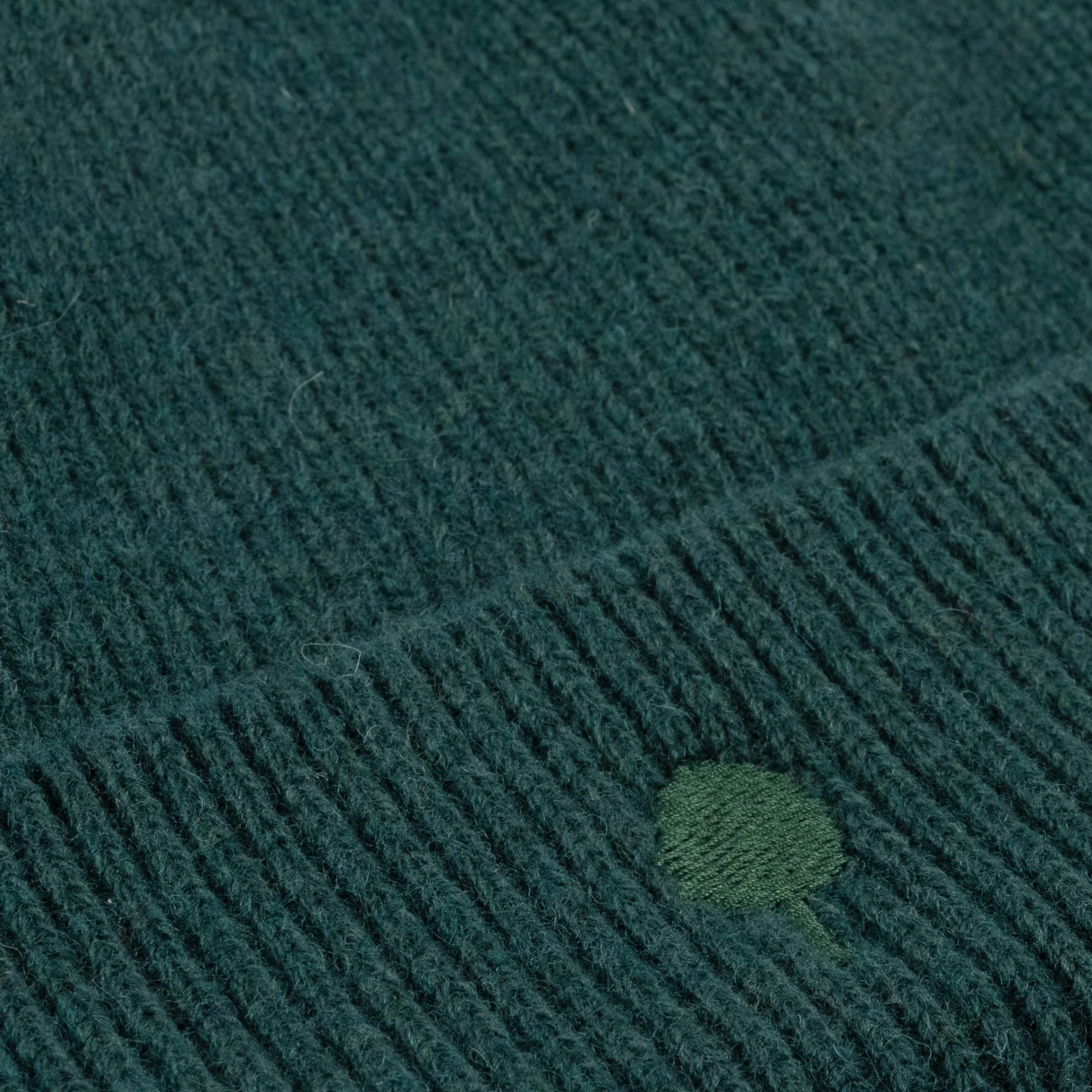 Bonnet vert foncé laine et polyamide recyclé - modèle Beany