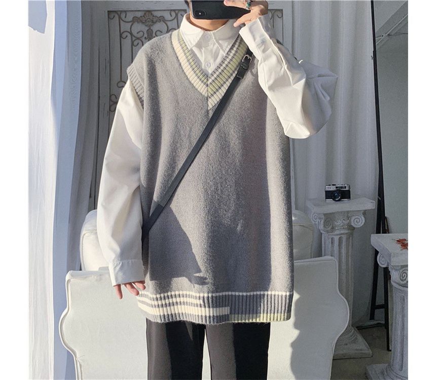 Acrius - Sweatervest met contrasterende rand en V-hals