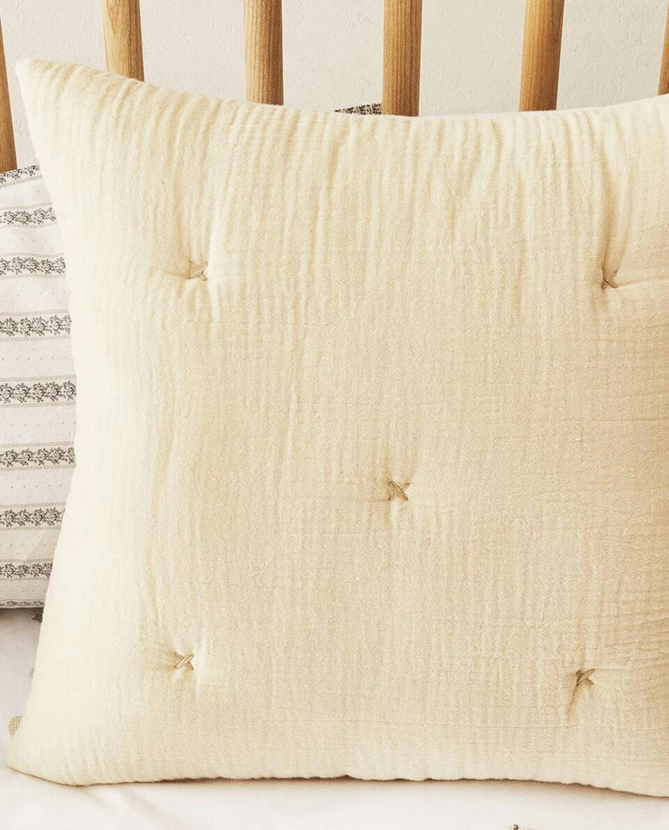 CAPA DE ALMOFADA EM CHIFFON E MALHA DE ALGODÃO