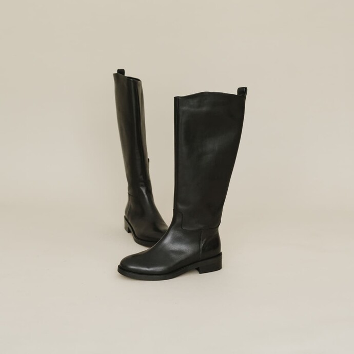 Bottes plates  en cuir noir