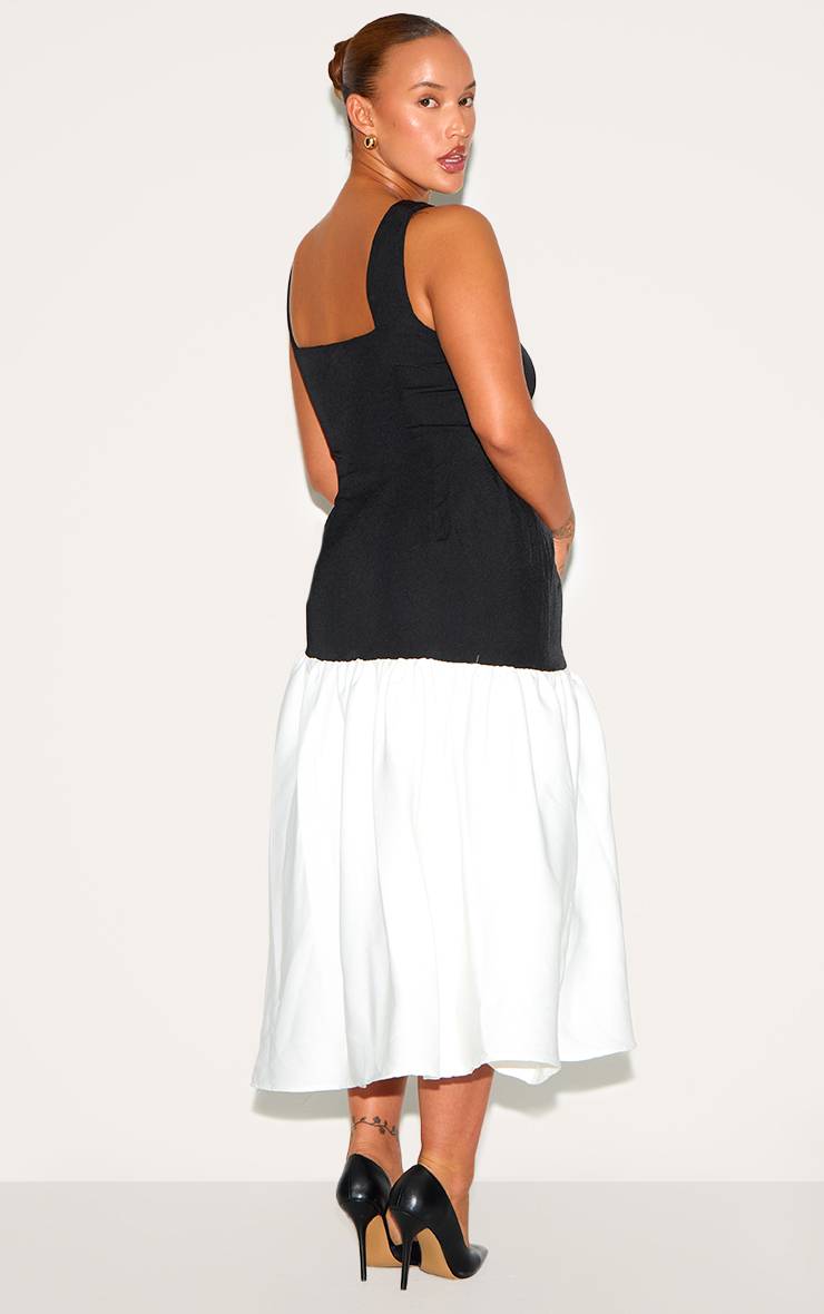 Monochrome Robe Midaxi Grande Taille À Encolure Carrée Et Ourlet Plissé Contrasté