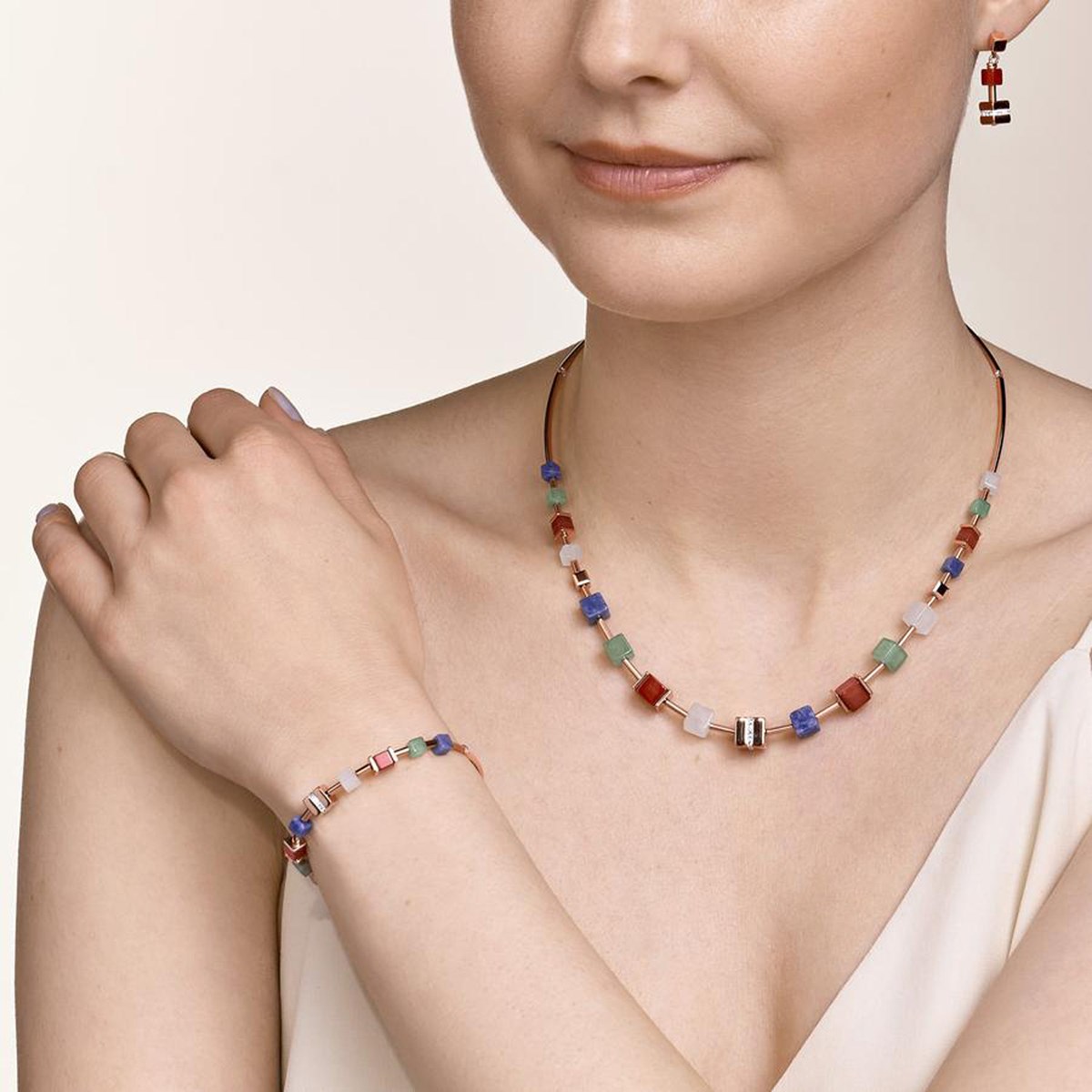 Collier GeoCUBE Coeur de lion dorée rose multicolore