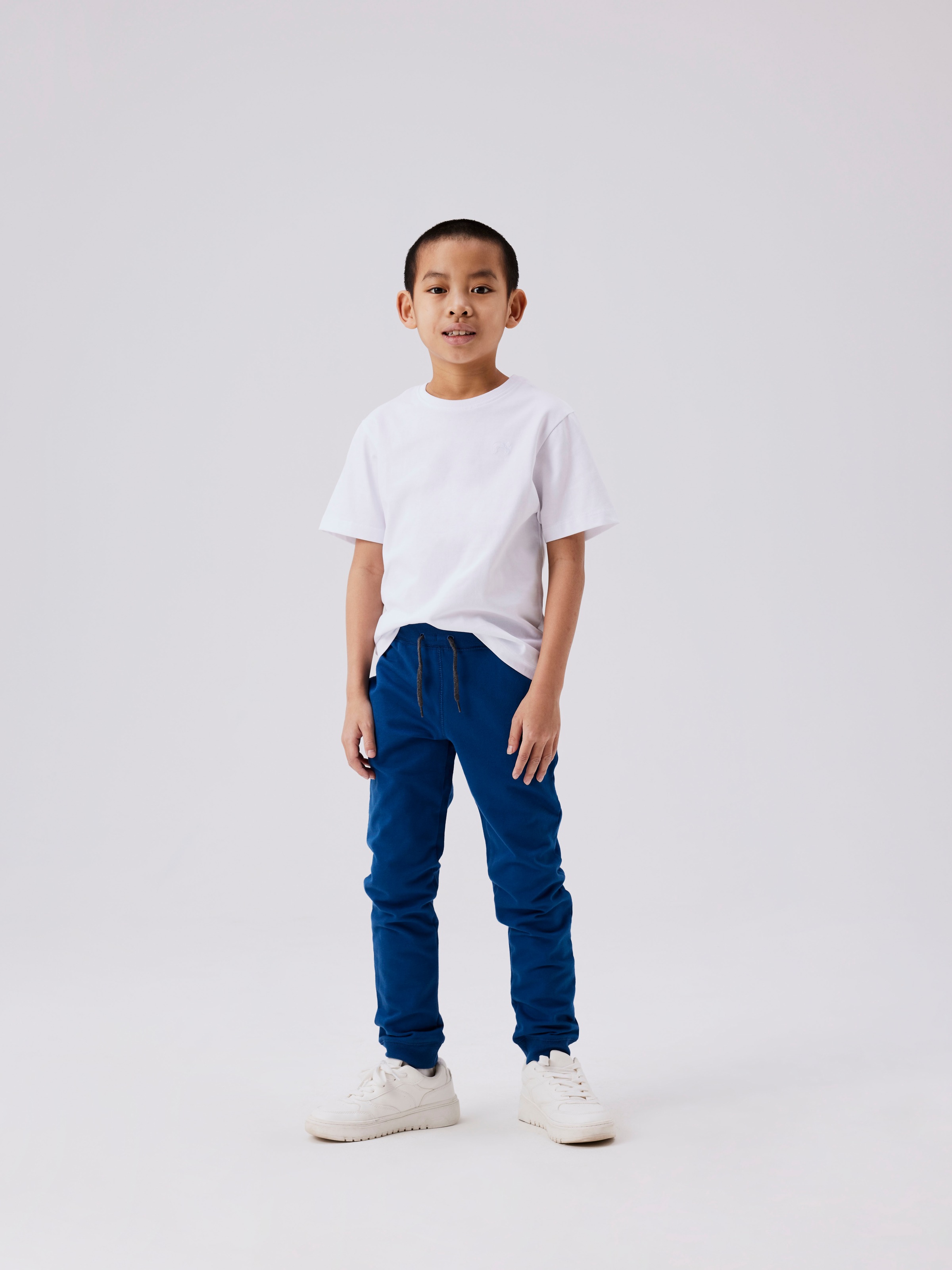Name It Jogginghose »NKMSWEAT für Jungen mit verstellbarem Bund und Kordelzug«  unifarben, casual, regular fit, Baumwollmix, Rundhals