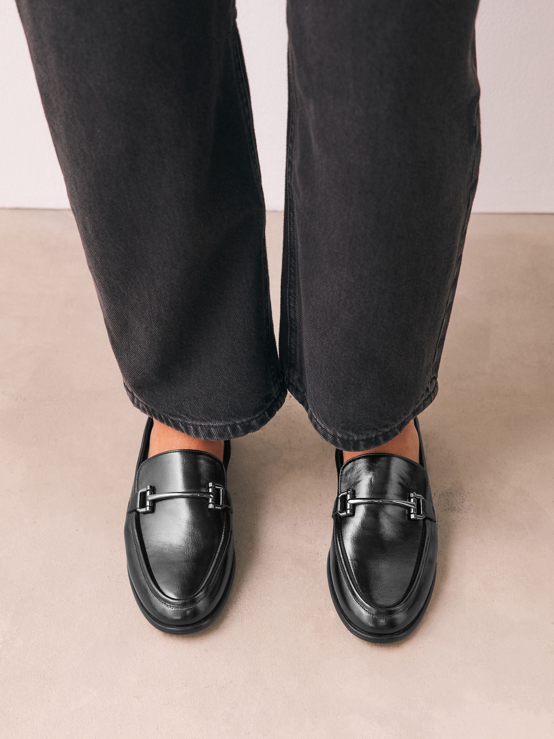 Zwart - Trim Round Toe Loafers