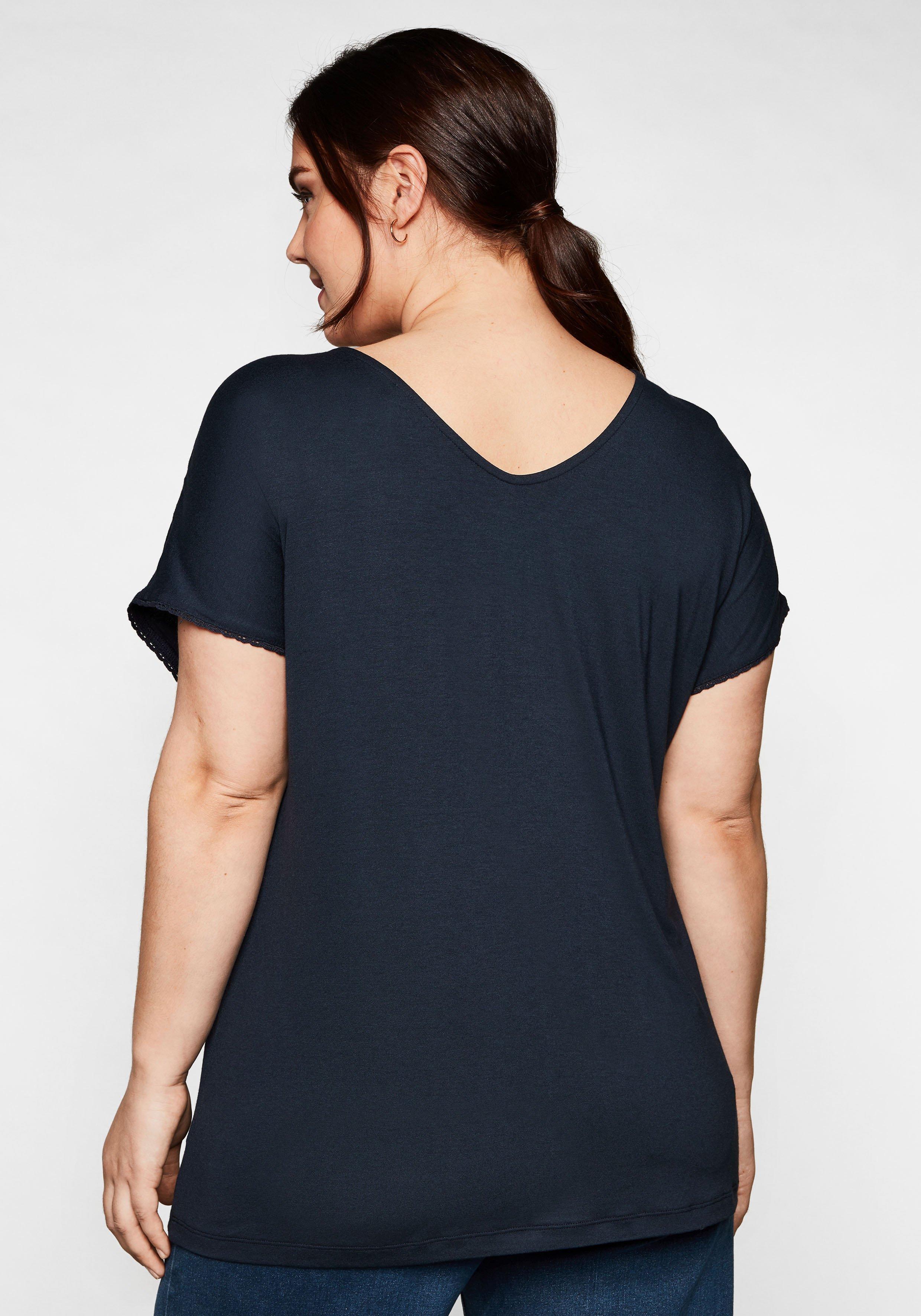 T-Shirt mit Spitze an Ärmeln und Schulternaht