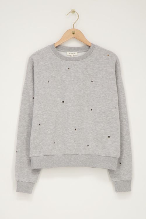 Lichtgrijze sweater met open studs