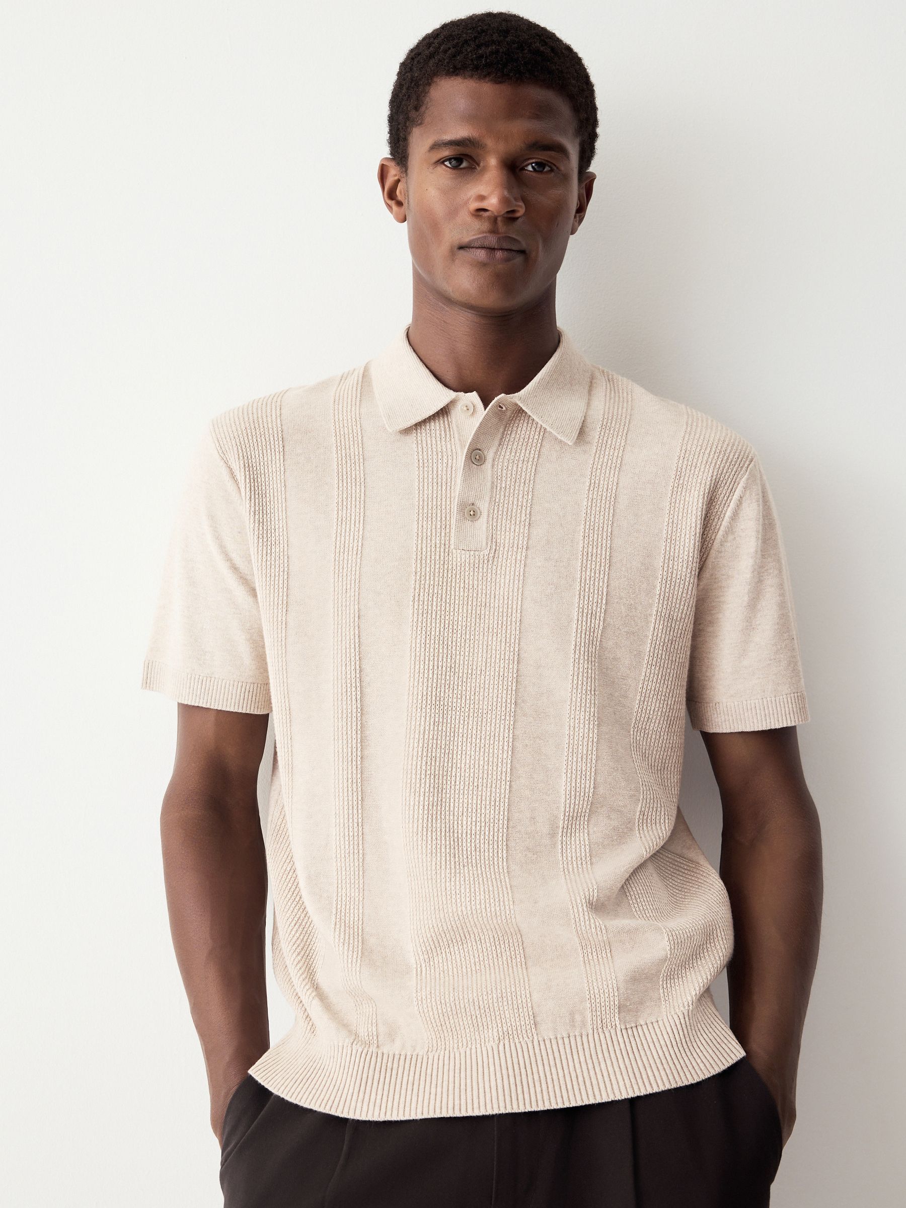 Neutraal - Regular-fit poloshirt met textuur, hoog katoengehalte, korte mouwen en gebreid