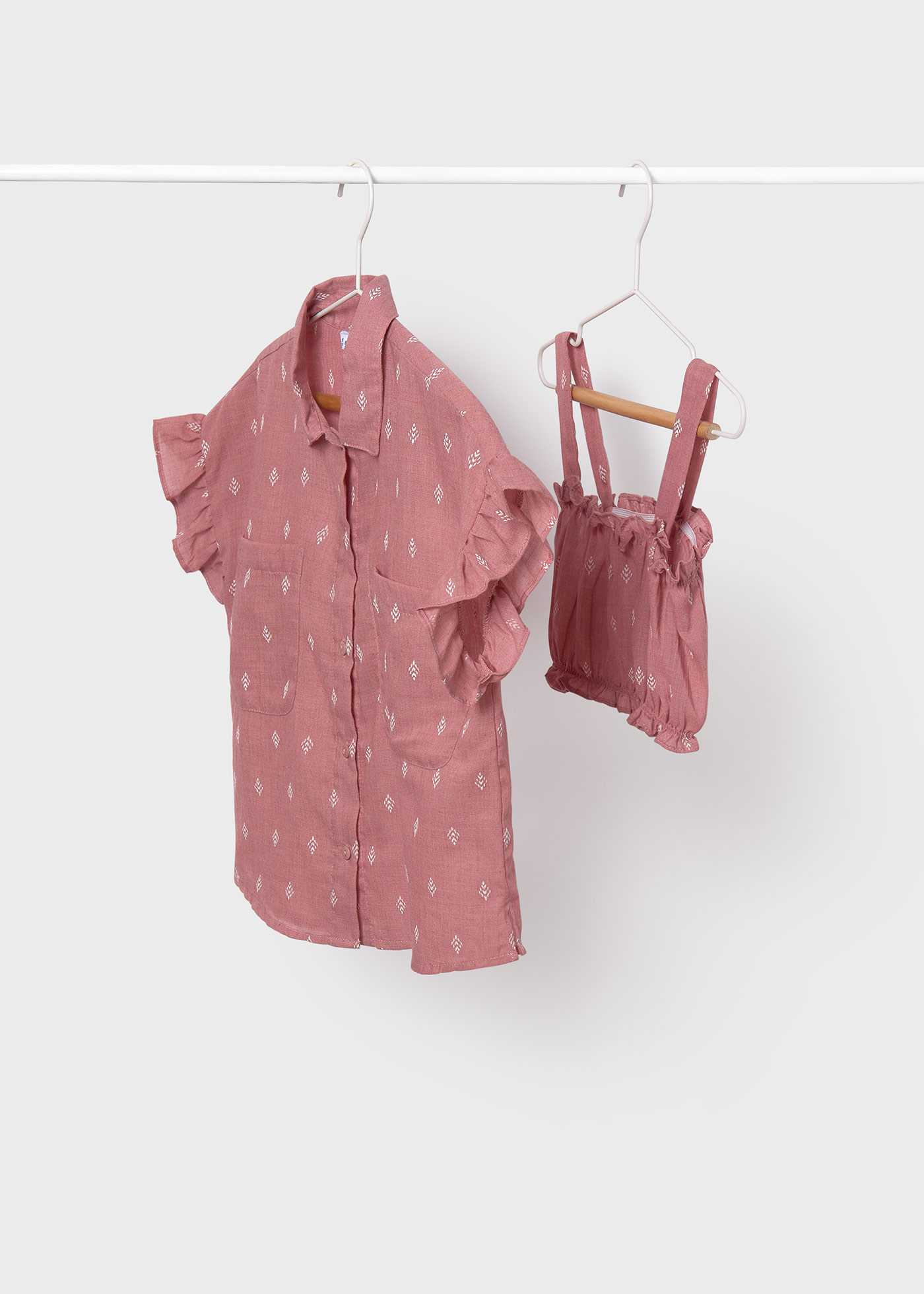 Blusa e top franzidos para meninas