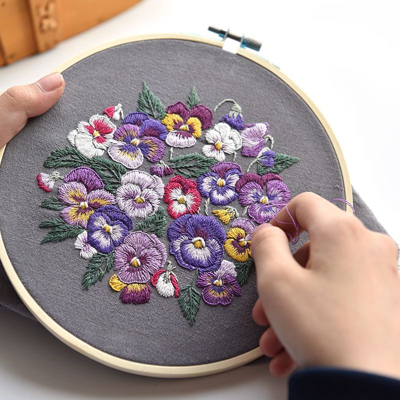 Embroidery Kingdom - DIY-borduurset met bloemen