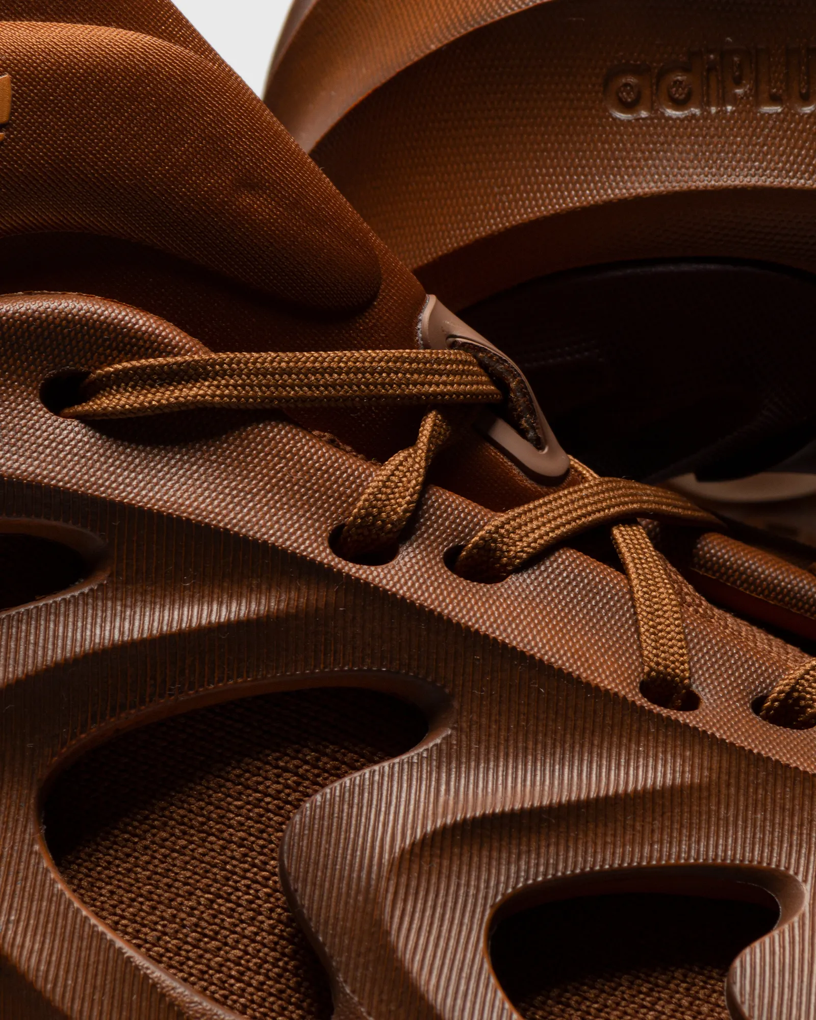 Adidas COS fomQUAKE
