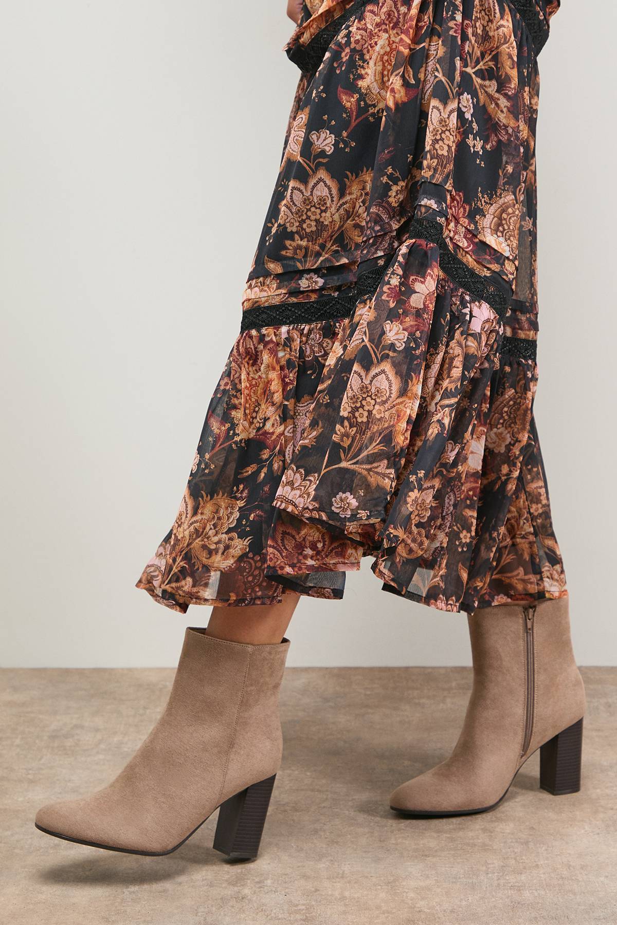 Oasis Bottines Louisa en synthétique à Bout Rond avec Talon Haut Empilé