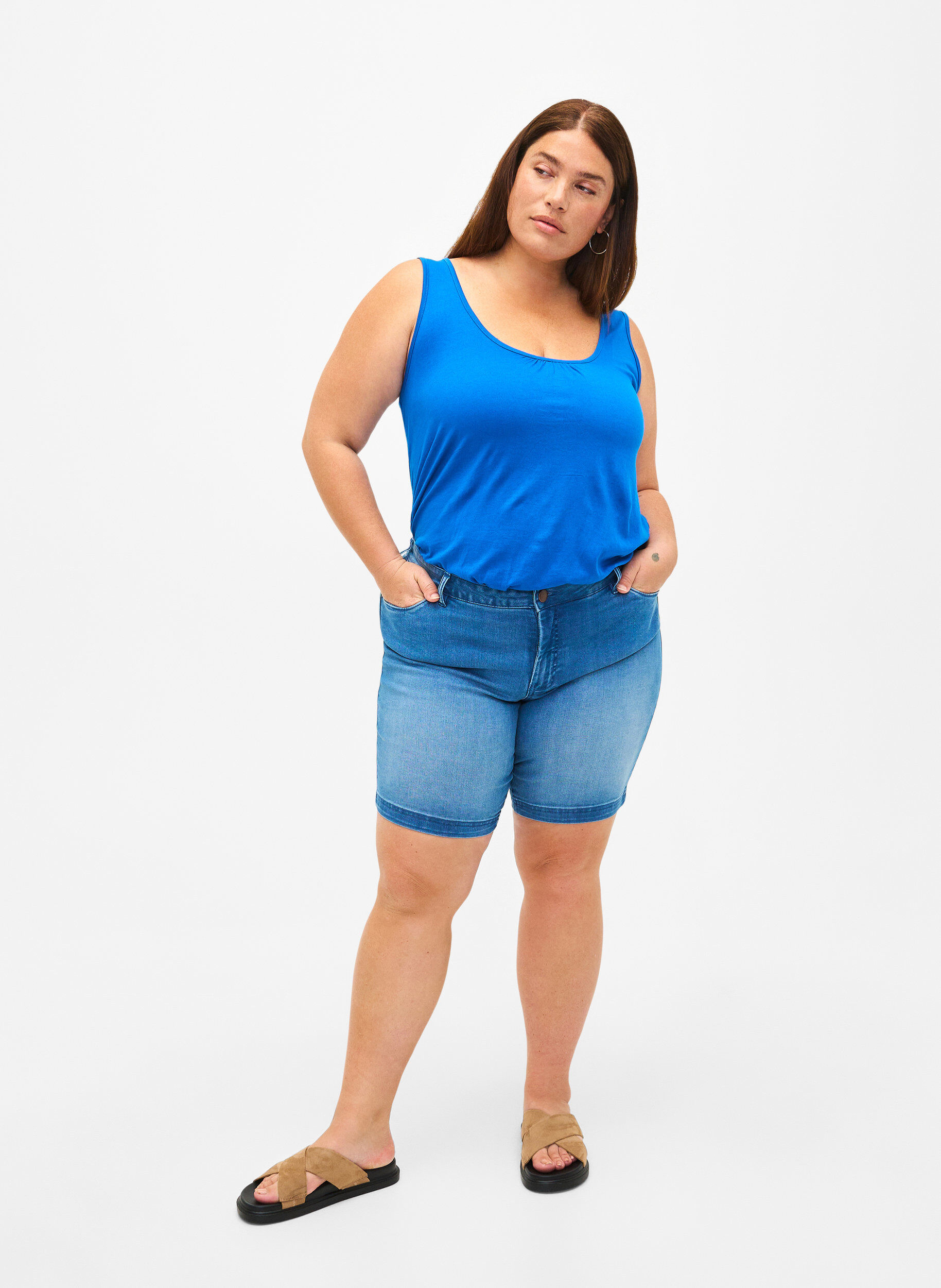 Slim fit Emily shorts med normal talje