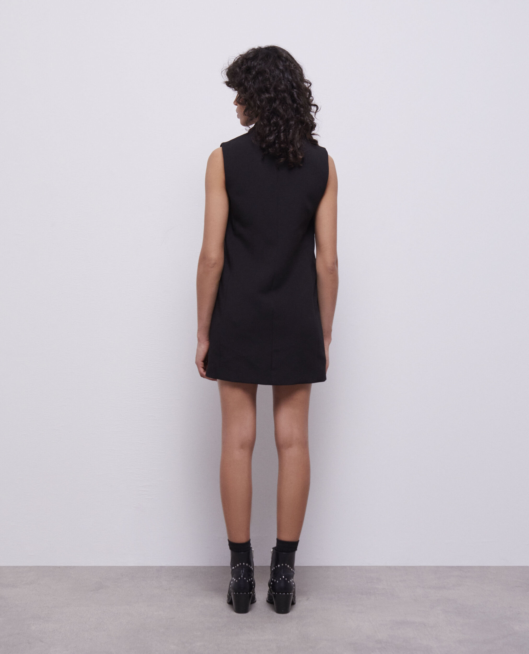 Robe courte en crêpe noire