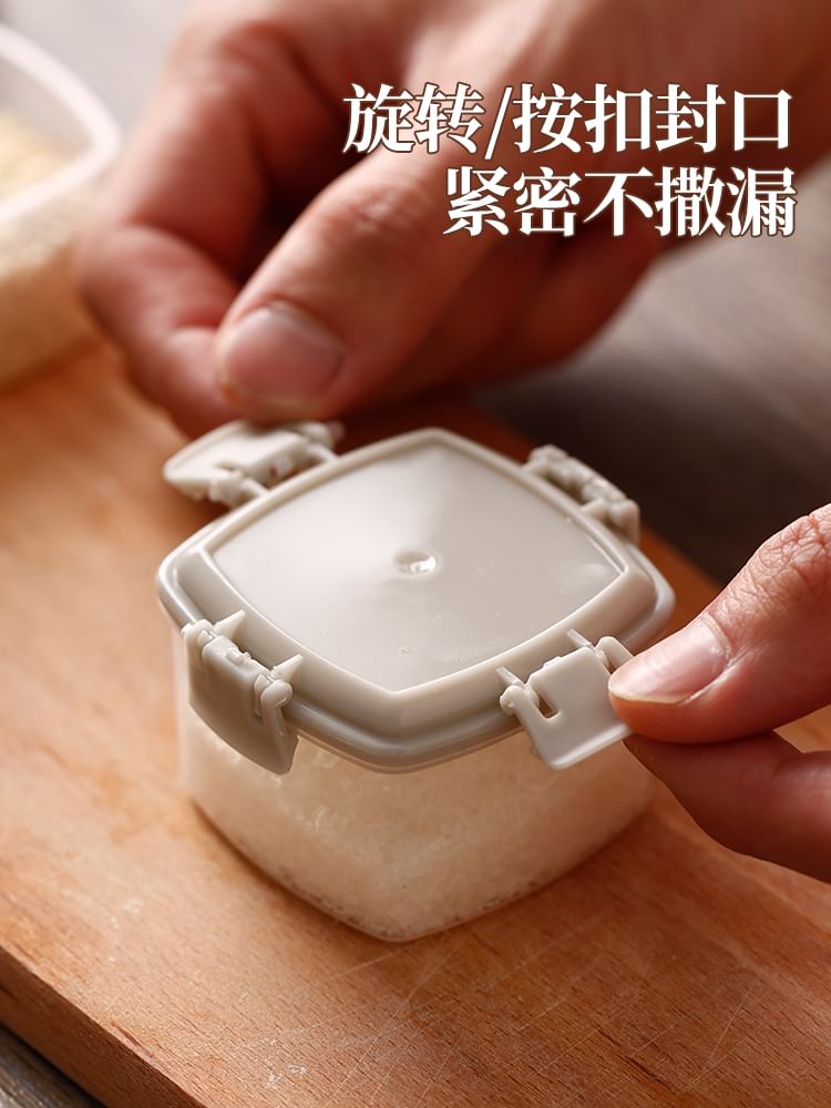 Yulu - Set van 4: Mini plastic voedselcontainer / knijpfles (verschillende ontwerpen)