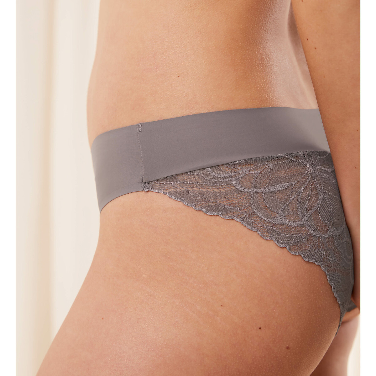 TRIUNFO<br>Tai slip Body Make-Up Illusion Lace