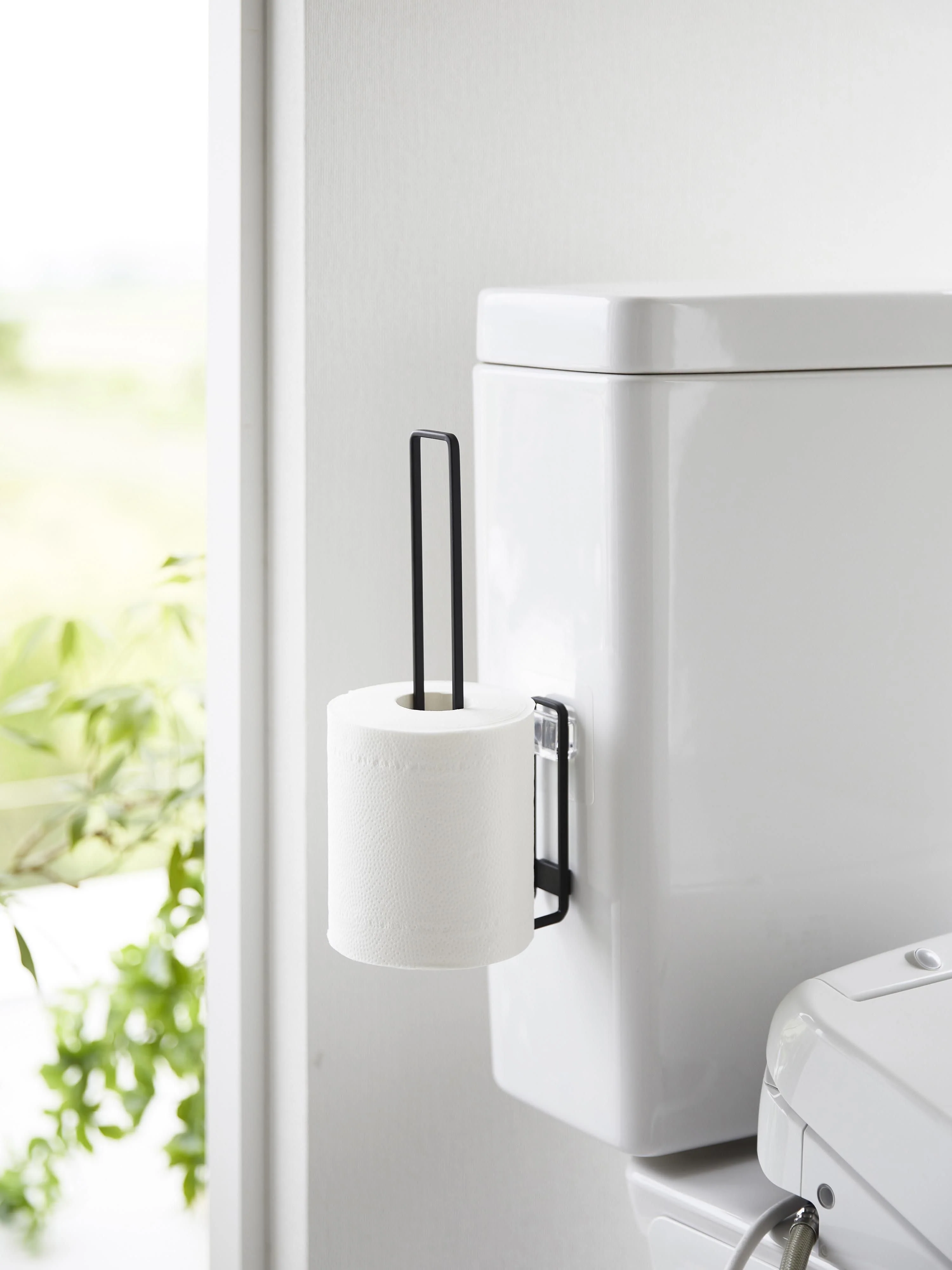 Wandtoiletrolhouder Tower met zelfklevende haken