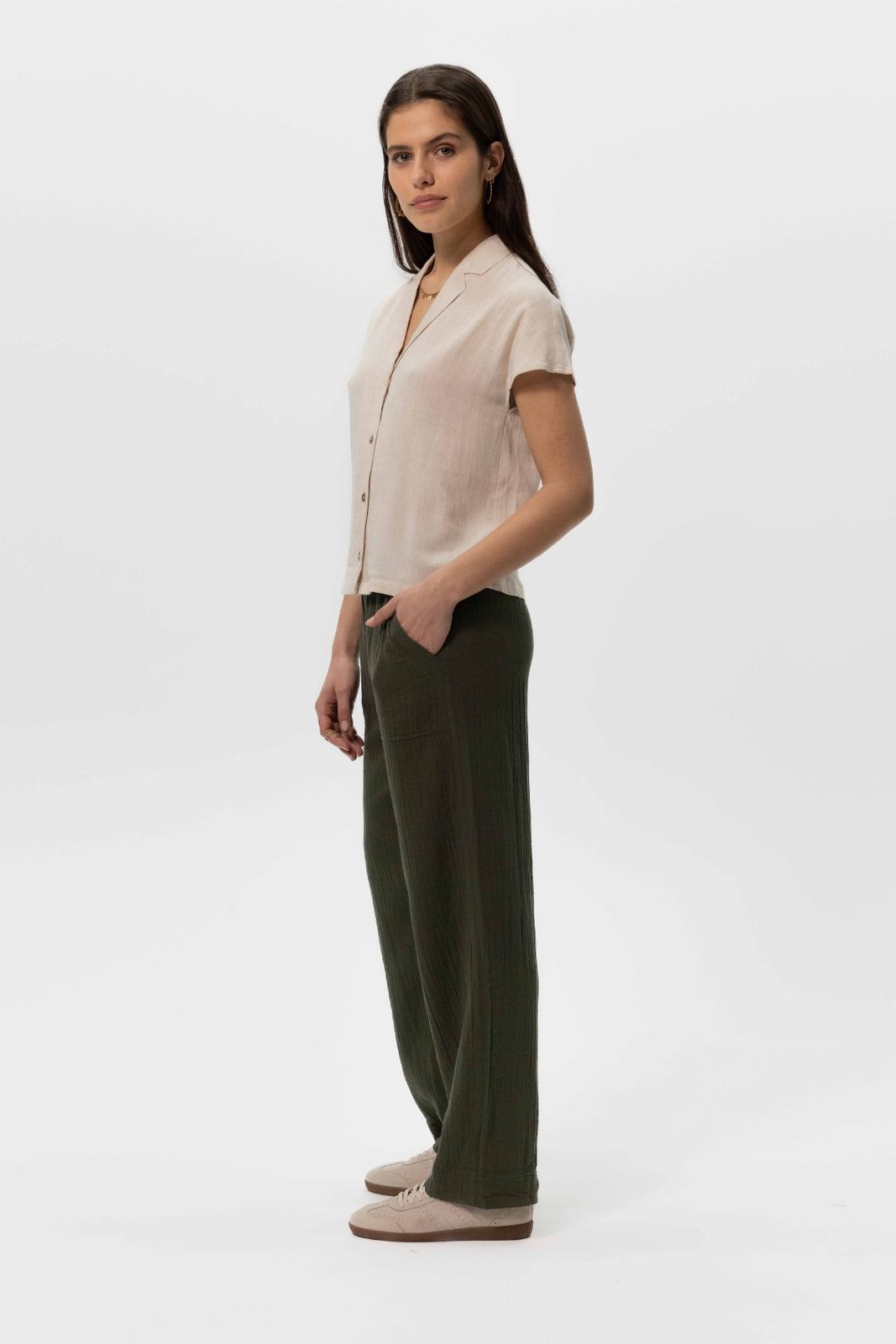 Donkergroene straight leg mousseline broek
