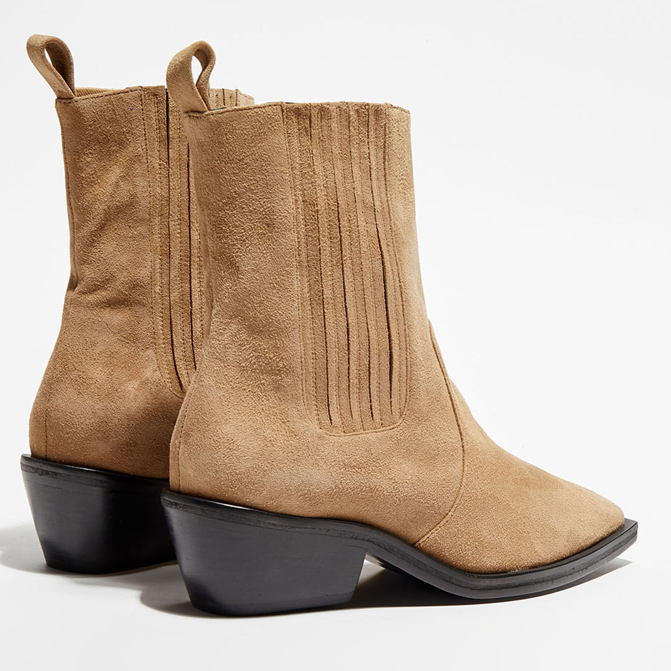 Mari Giudicelli Chelsea Boots en Velours de Cuir Hyde beiges