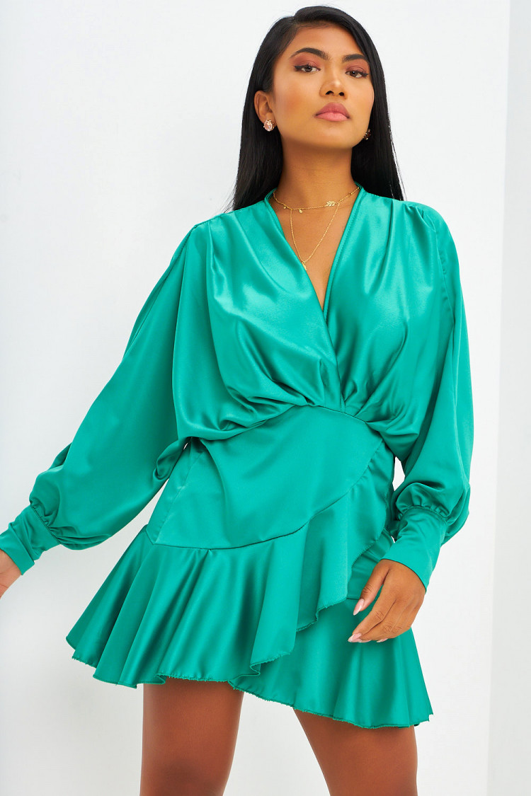 Robe courte satinée verte à volants