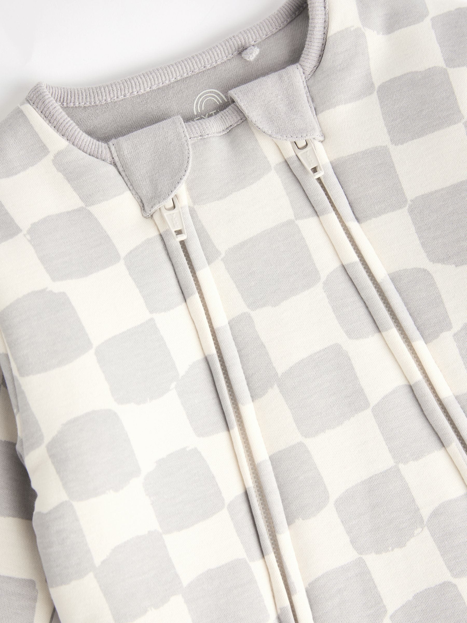 Grijs dambordpatroon - 2.5 TOG gewatteerde babypyjama