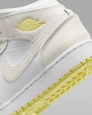 Air Jordan 1 Mid Older Kids' Shoes