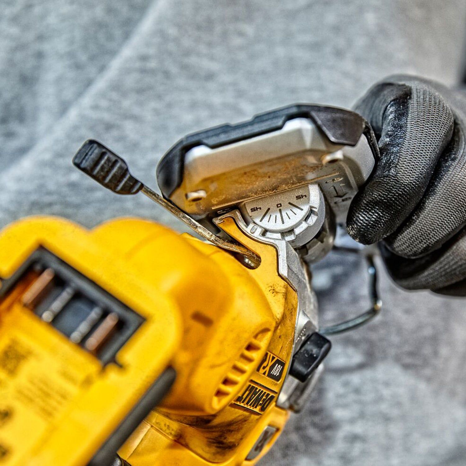 DeWALT DCS334P2 Accu decoupeerzaag 18V XR 5.0Ah in TSTAK