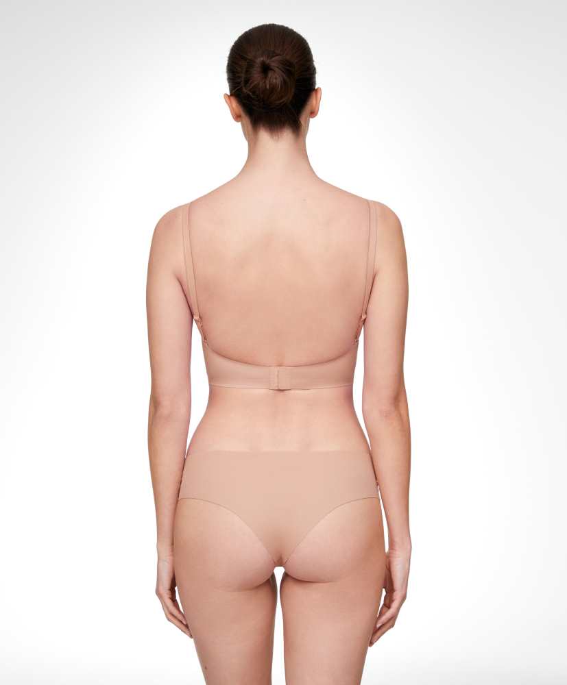 Sutiã top triangular invisível com corte a laser e decote nas costas.
