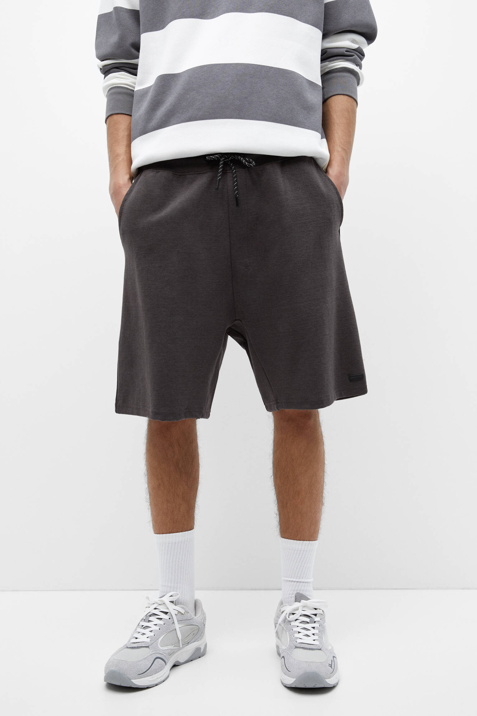 Bermuda Jogging com Cordão - Cinza