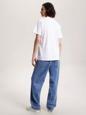 Camiseta com gola redonda e logo