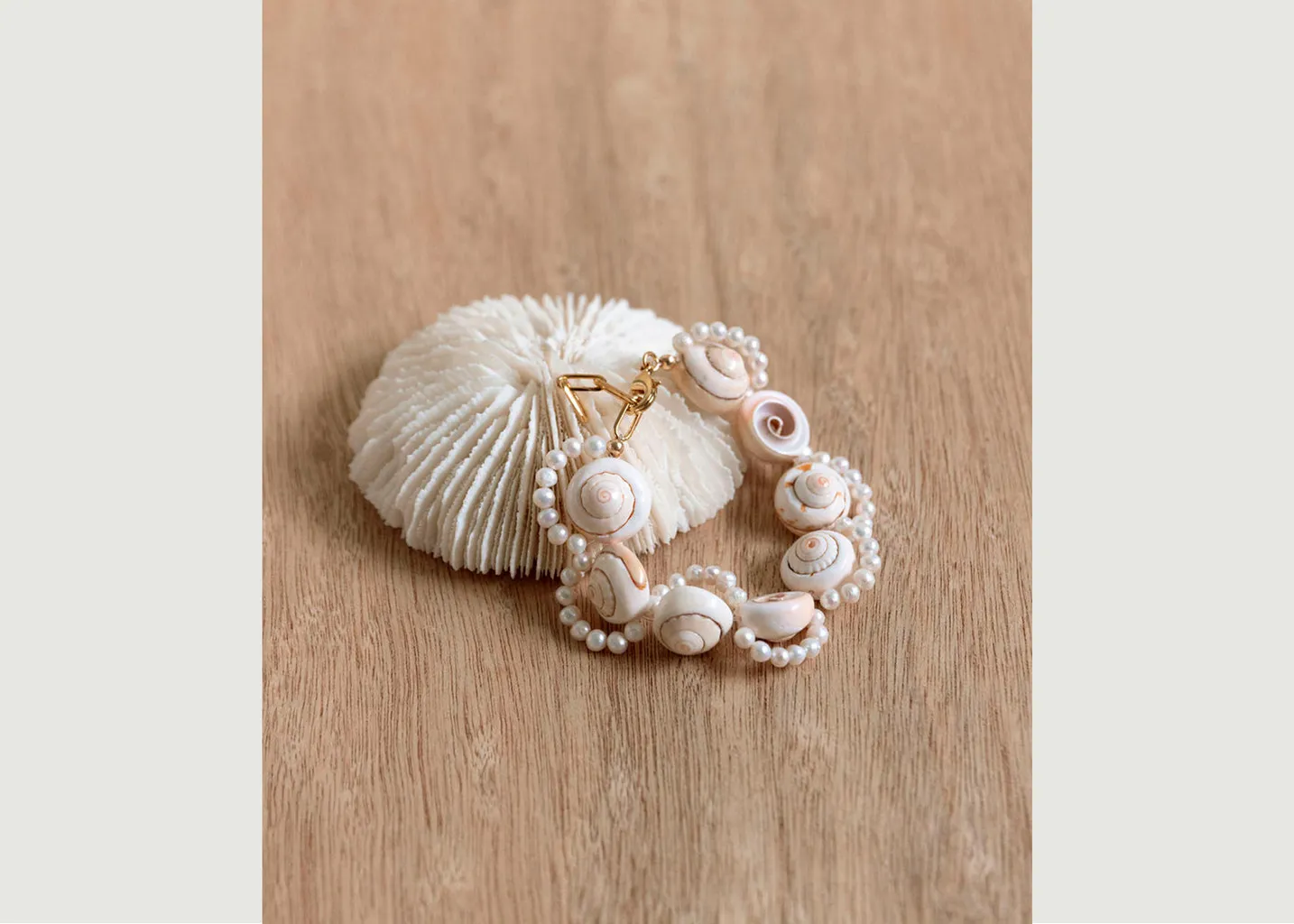 Bracelet coquillages et perles Ali Gisel B.