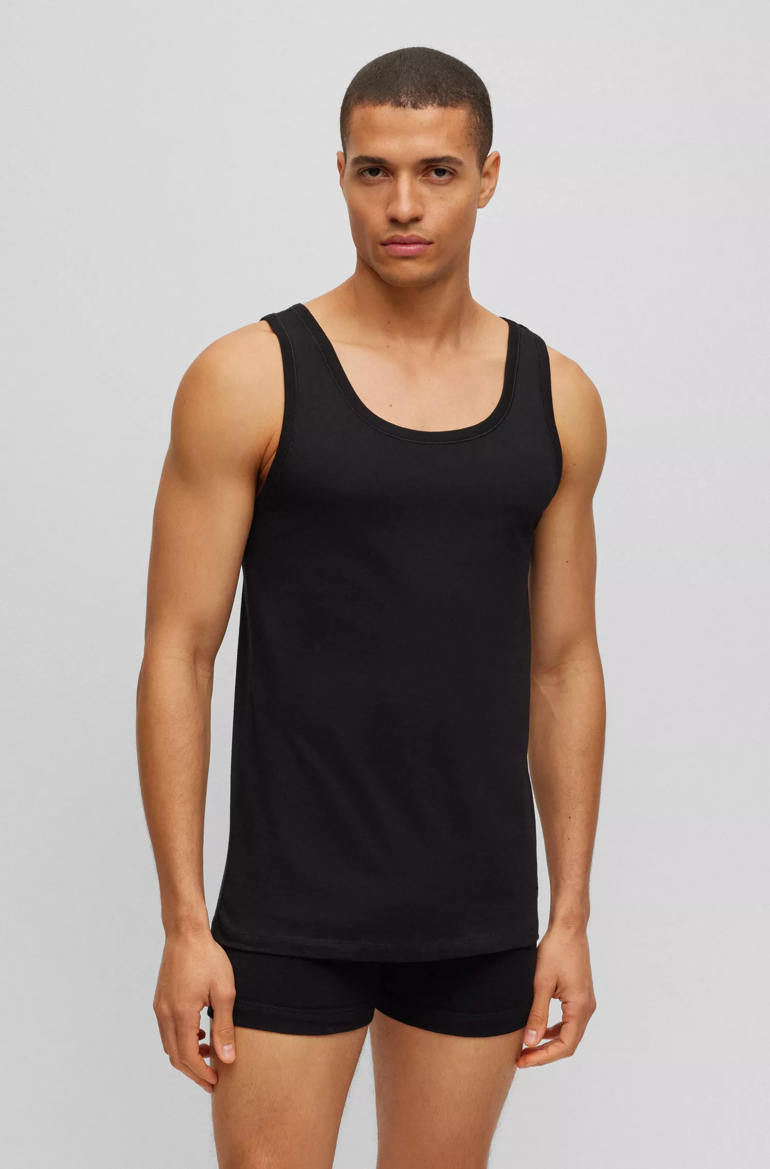 BOSS Black - Pacote com três camisetas regatas de algodão com logotipos bordados.