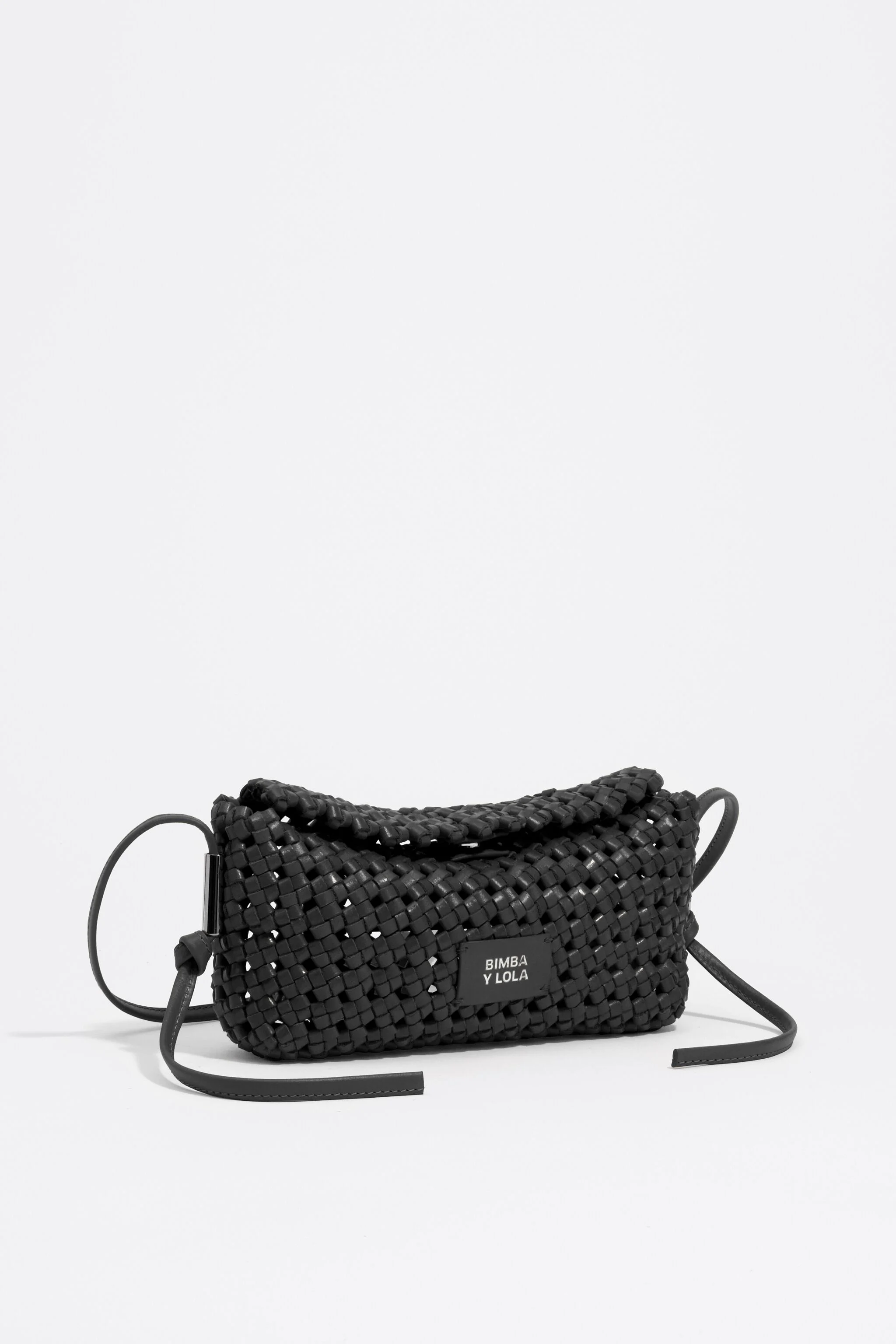 Bolsa transversal mini em couro trançado preto